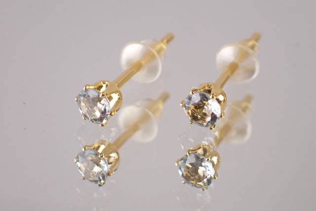 アクアマリンピアス　約3mm　[D9-131]