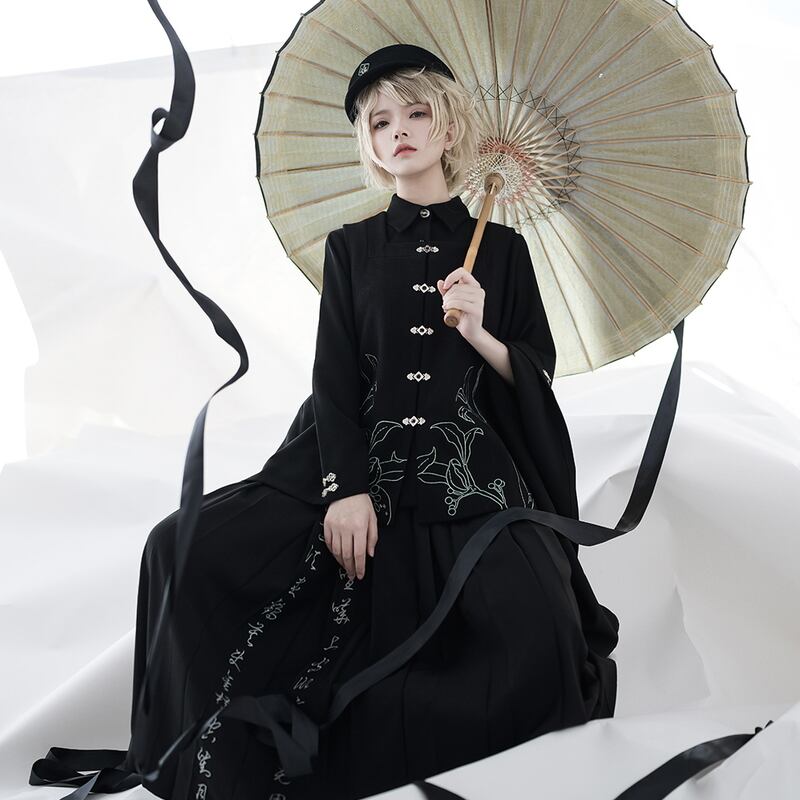 トランプうさぎのチェッカードスーツ – アリスの夢を纏う幻想