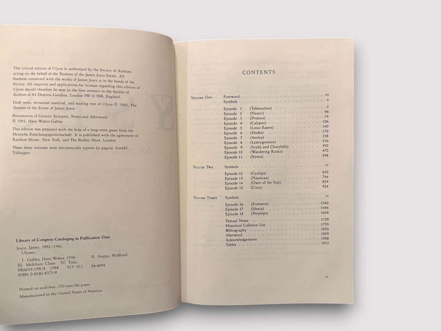 RL182】【FIRST EDITION】Ulysses: A Critical and Synoptic Edition