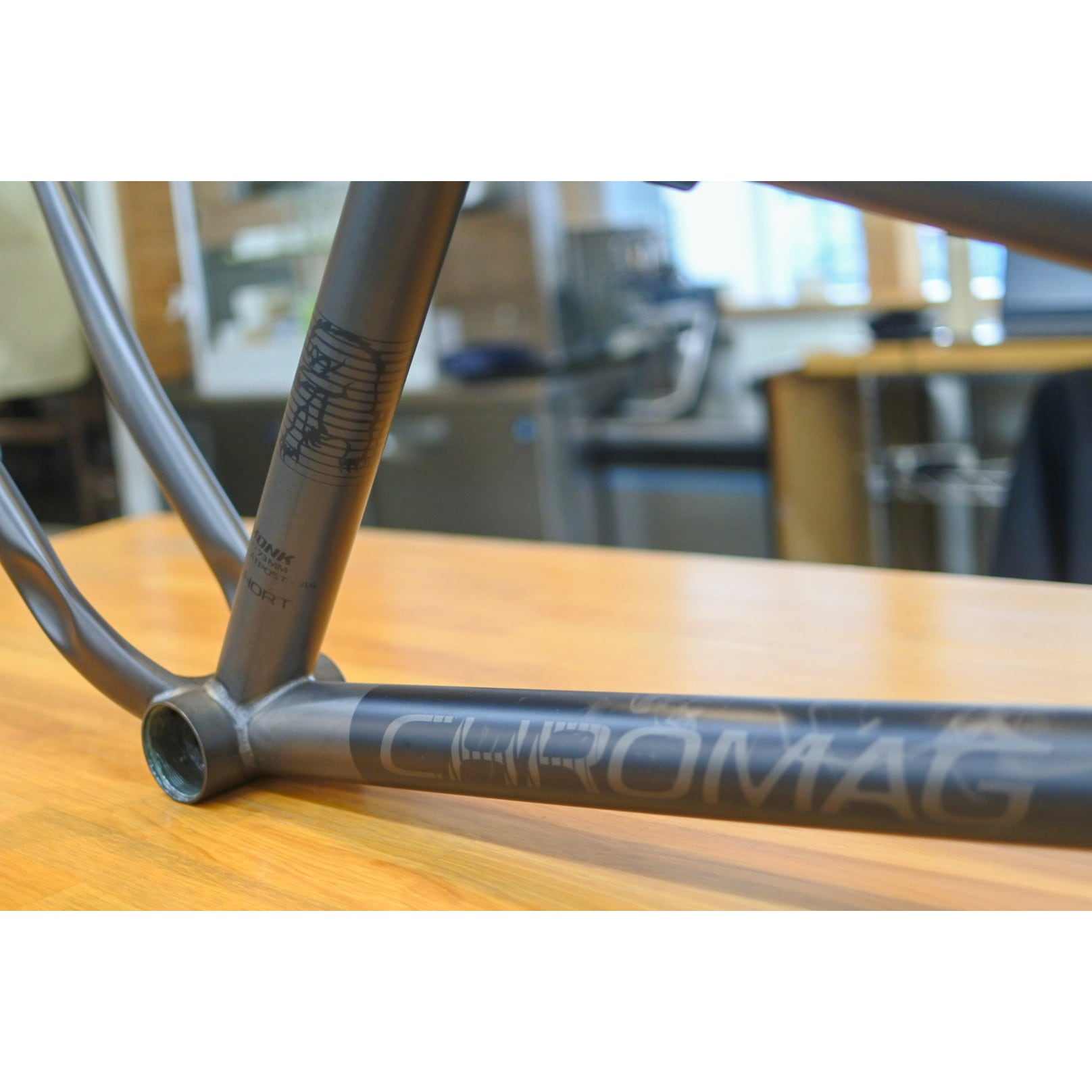 Chromag】MONK [モンク] フレーム RAW SMOKE Shortサイズ | 【CARNOSA