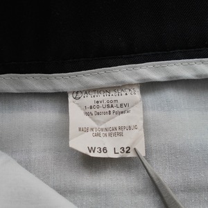 00s Levi's ACTION SLACKS BLACK [W34.5L30.5相当] 古着