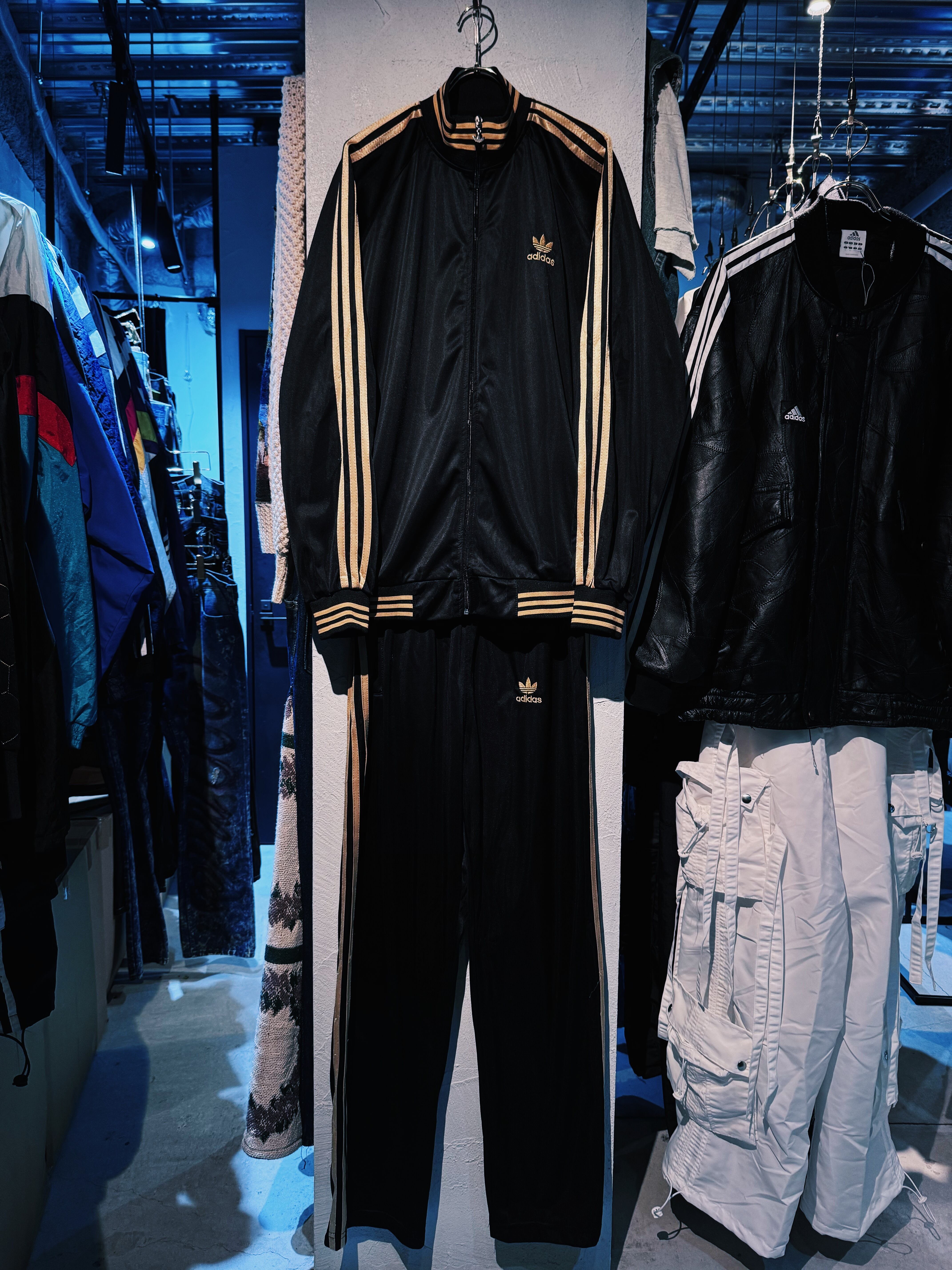 【D4C】"ADIDAS" black color gold 3 stripes design track set up