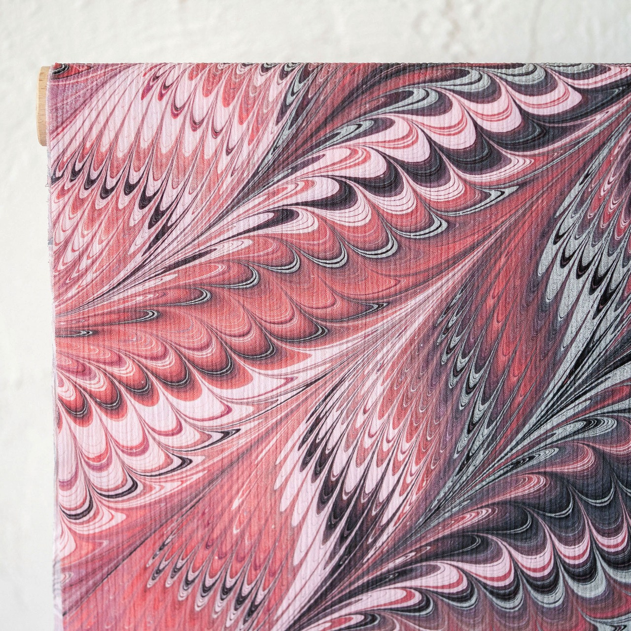 「紅と墨」〜ピーコック崩し柄〜浴衣・夏着物・単衣