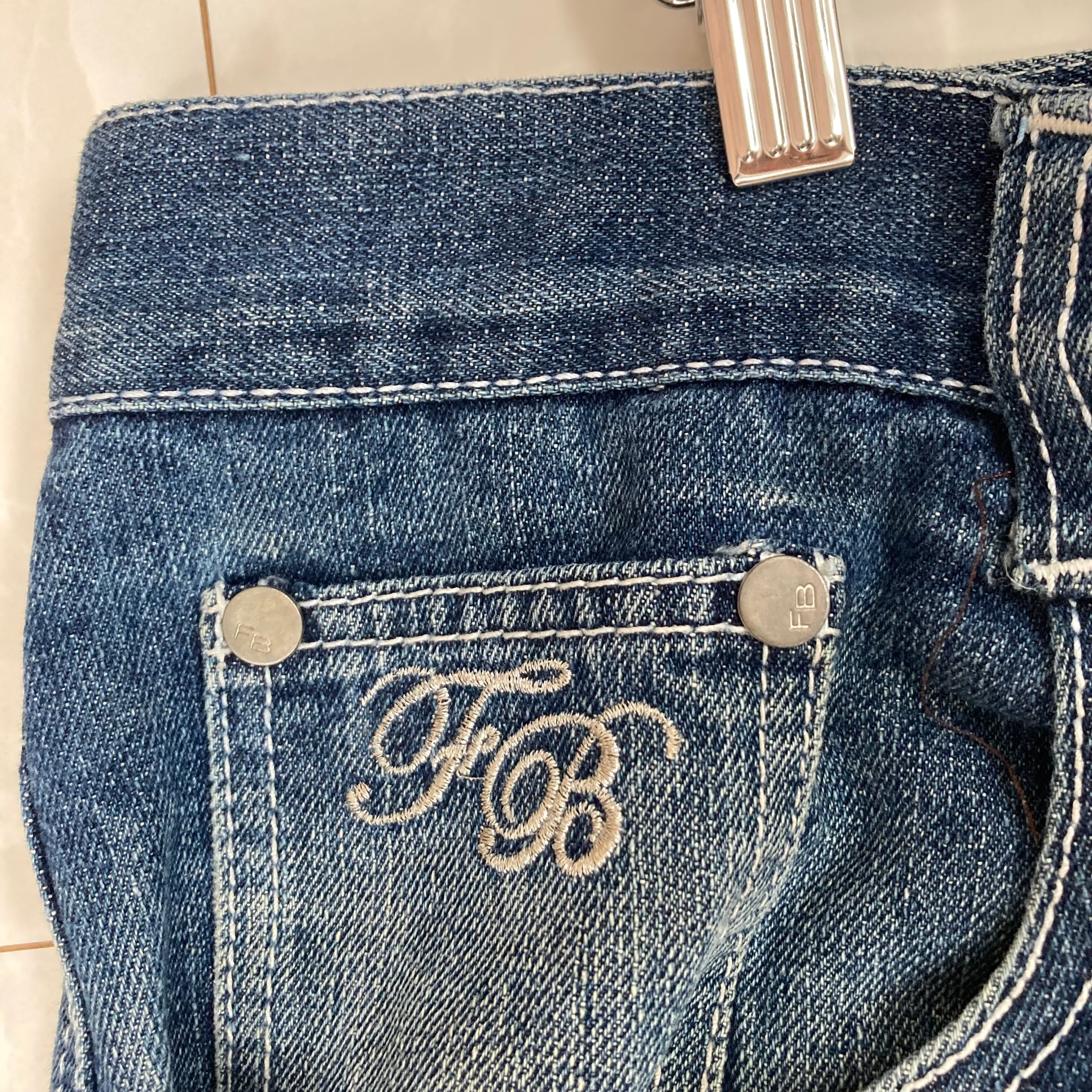 FUBU フブ　刺繍ロゴ　デニム　ハーフパンツ　ショーツ　古着 W40】FUBU デニムショーツ 刺繍 | 古着屋OLDGREEN
