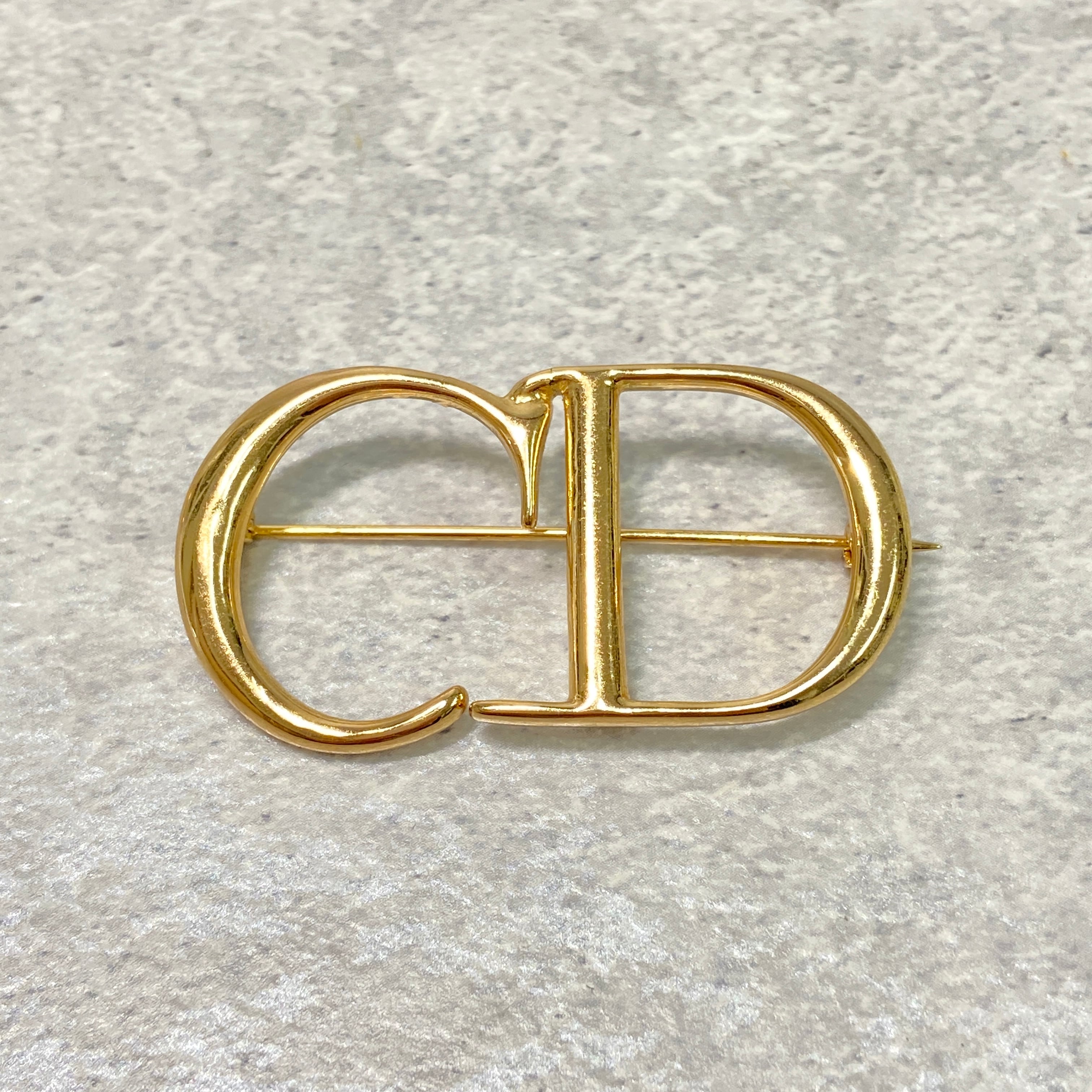 Christian Dior　ディオール　 CDロゴ　ゴールド　ブローチ