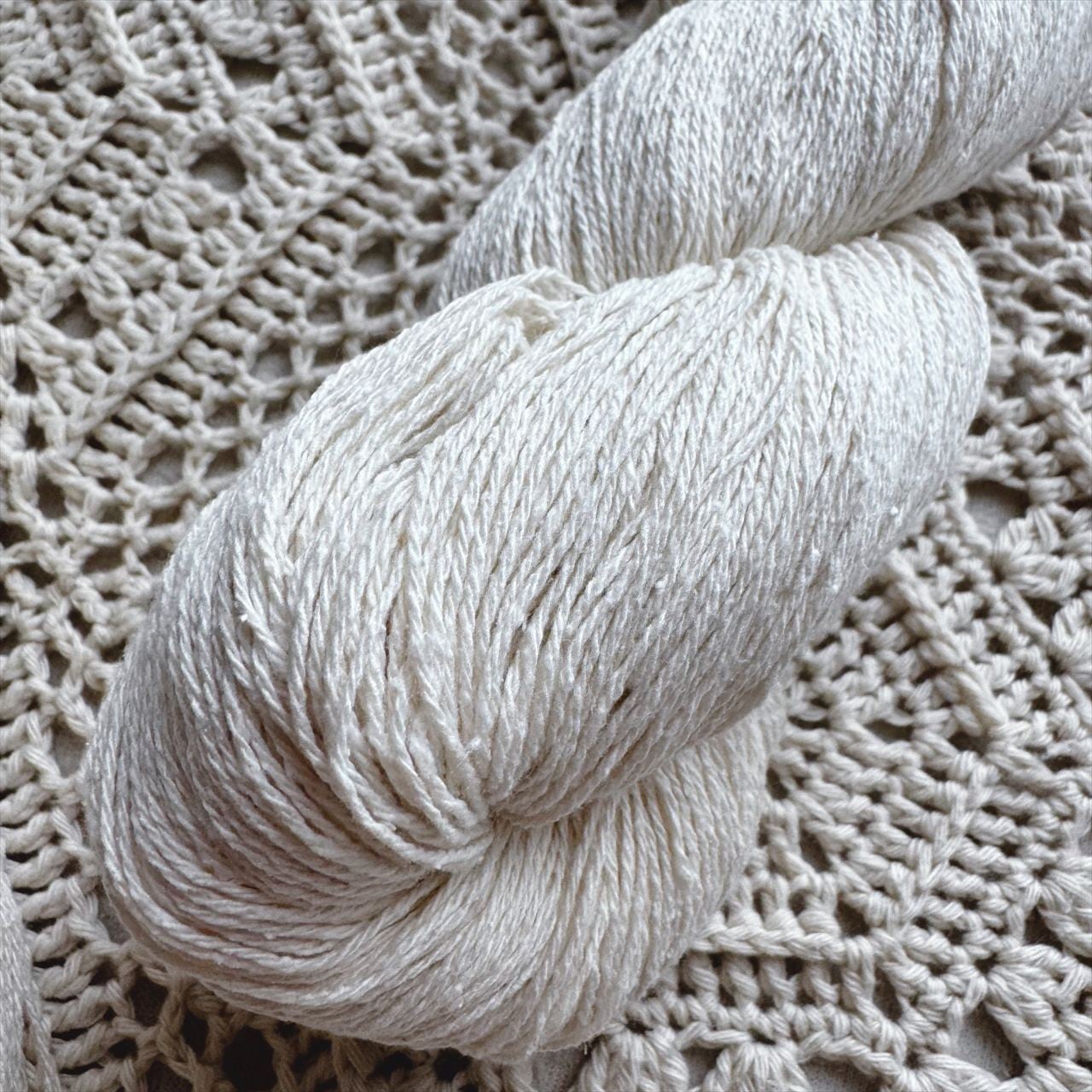 紡ぎシルク（無染め） | 手編み雑貨の編み図＆キット ATELIER mati