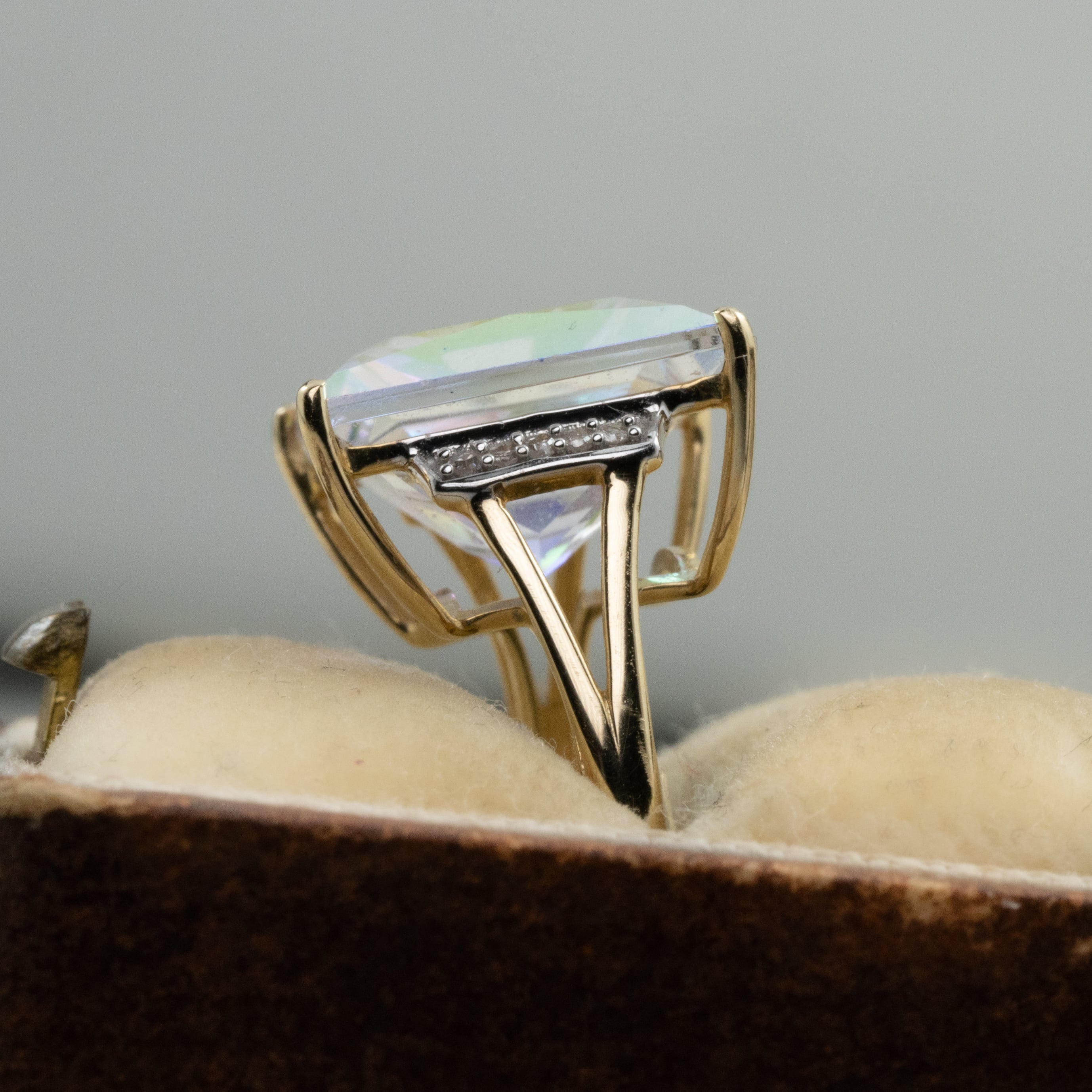 イギリス ヴィンテージ ジュエリー K9 ミスティックトパーズ