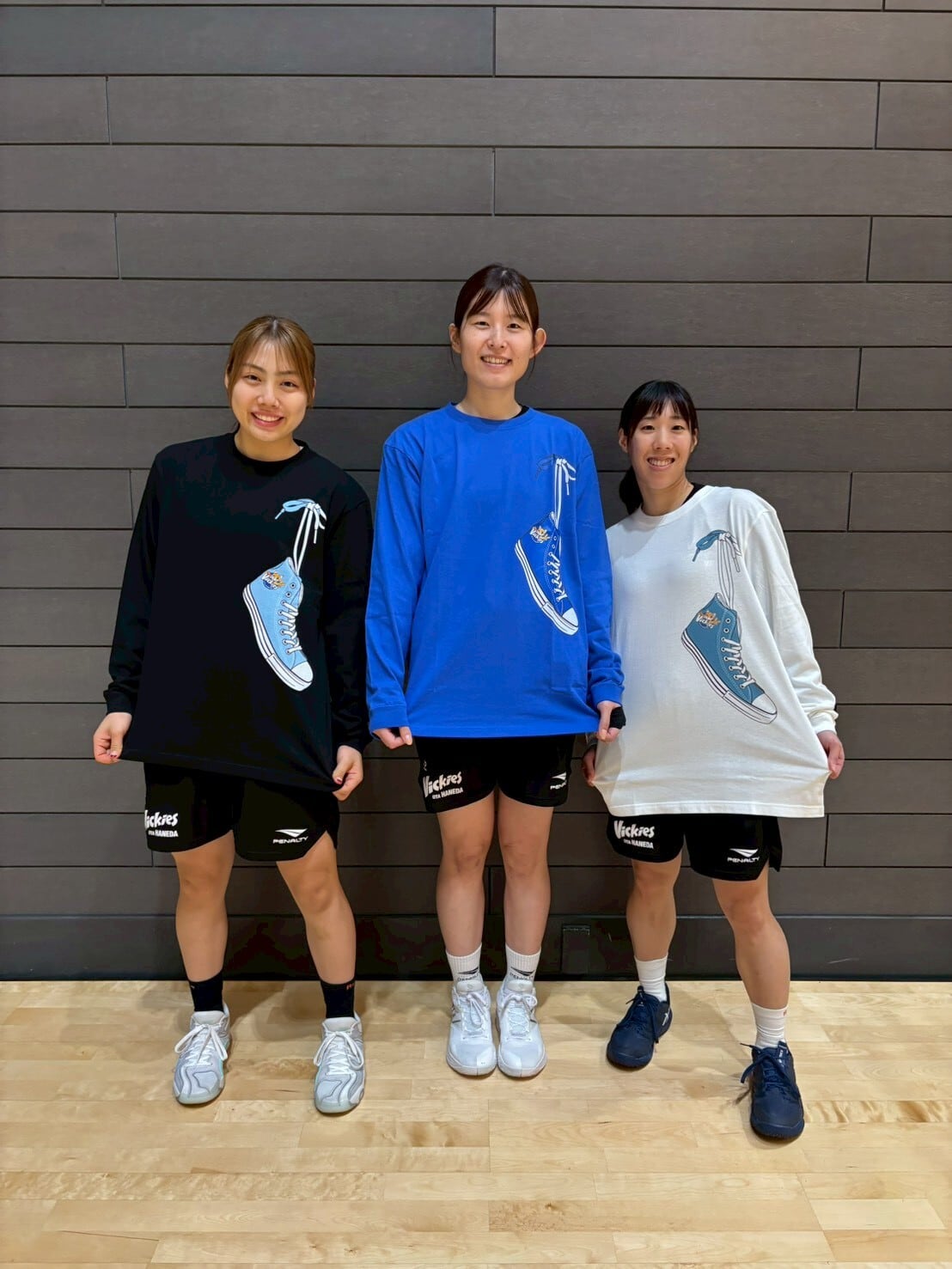 UNIVERSAL OVERALL × Vickies コラボロンT | 東京羽田ヴィッキーズ公式