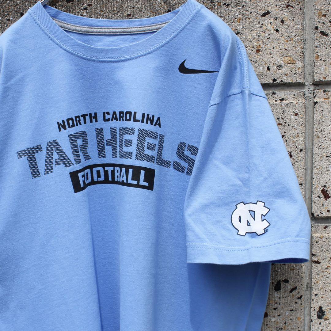 【XLサイズ】NIKE ノースカロライナ大学"TAR HEELS" 袖ロゴ入り 古着 Tシャツ