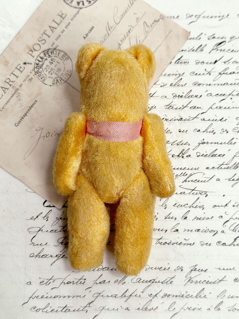 ピンクリボンの黄色ピーナッツベア | Brocante de La Cocotte