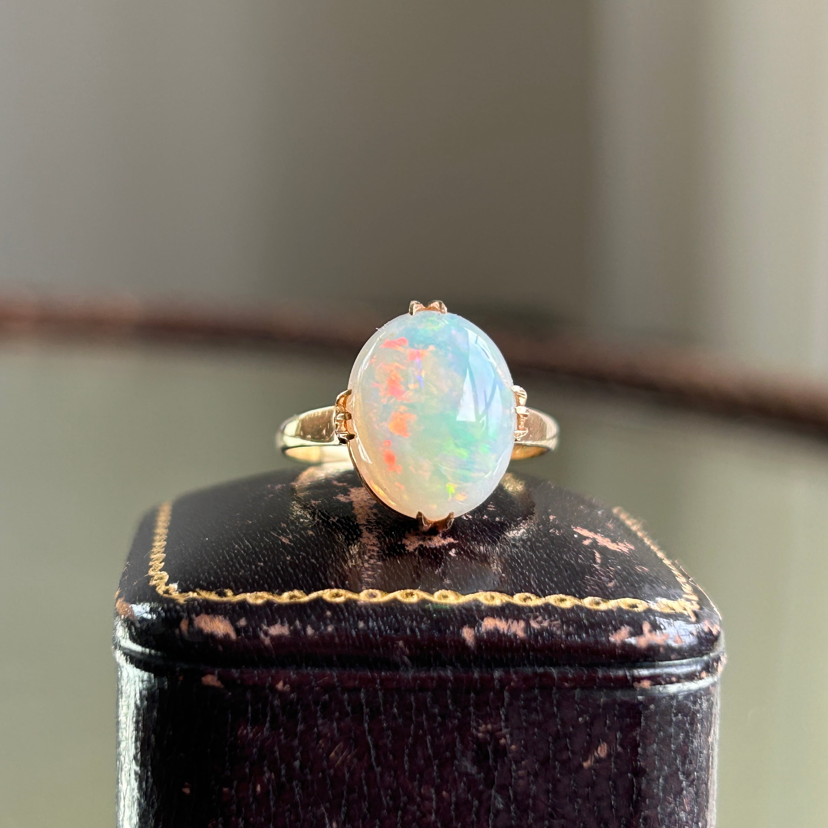 ヴィンテージ　K18　千本すかし端正なホワイトオパールのリング