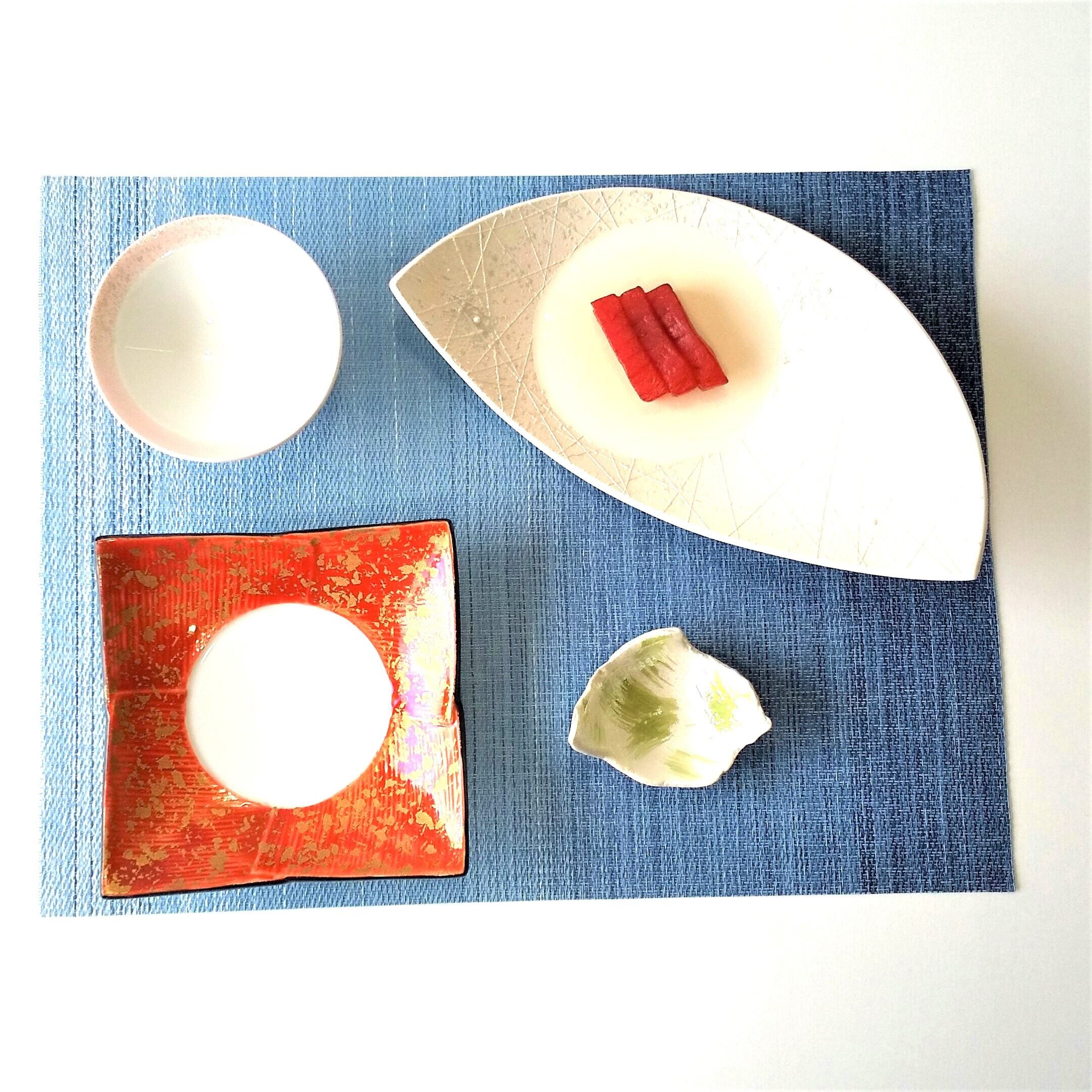 時代　白磁　魚紋角鉢　送料込み260120 f142c3c7ad89096d543f5f4aff018d