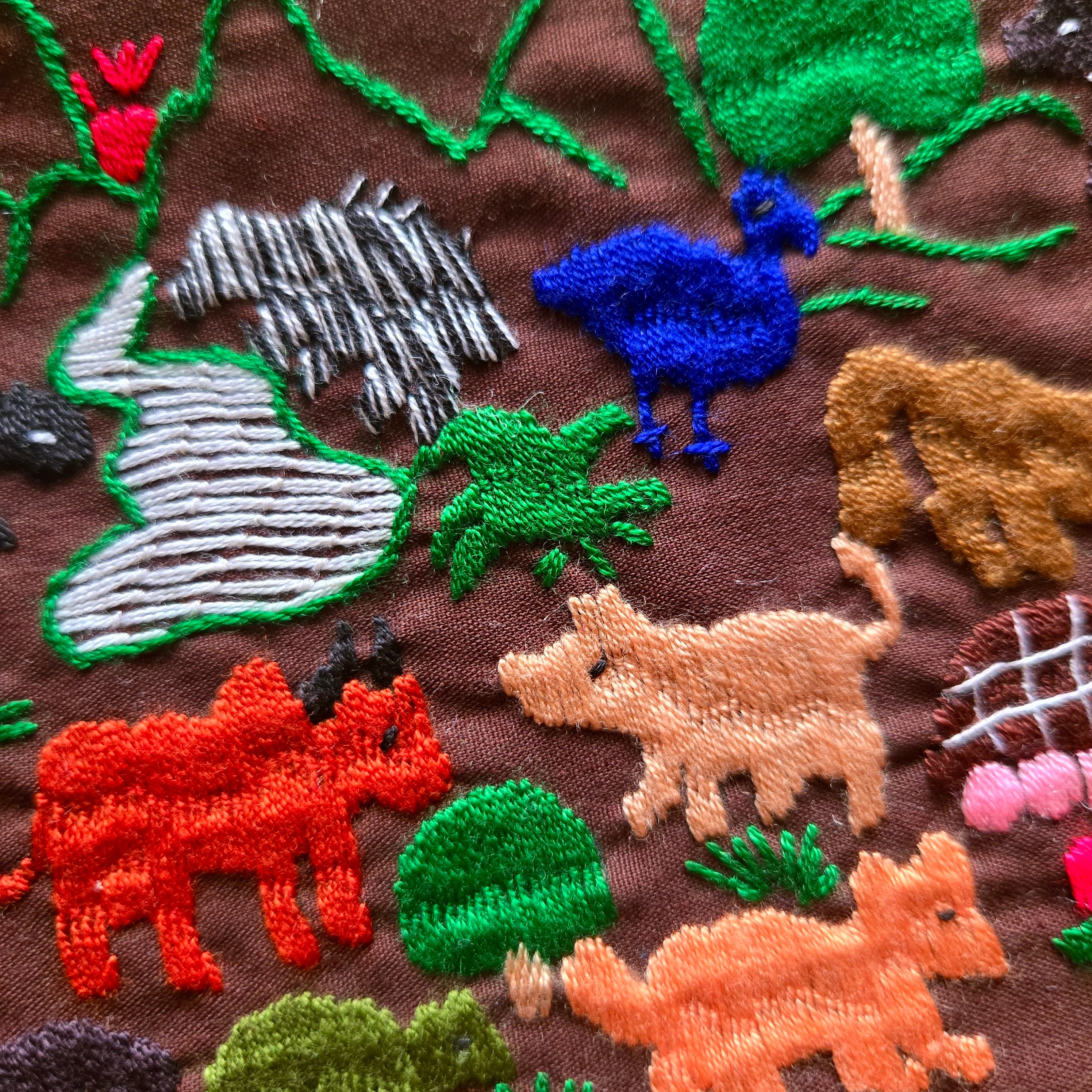 ラオス モン族手刺繍ポーチM | gururi