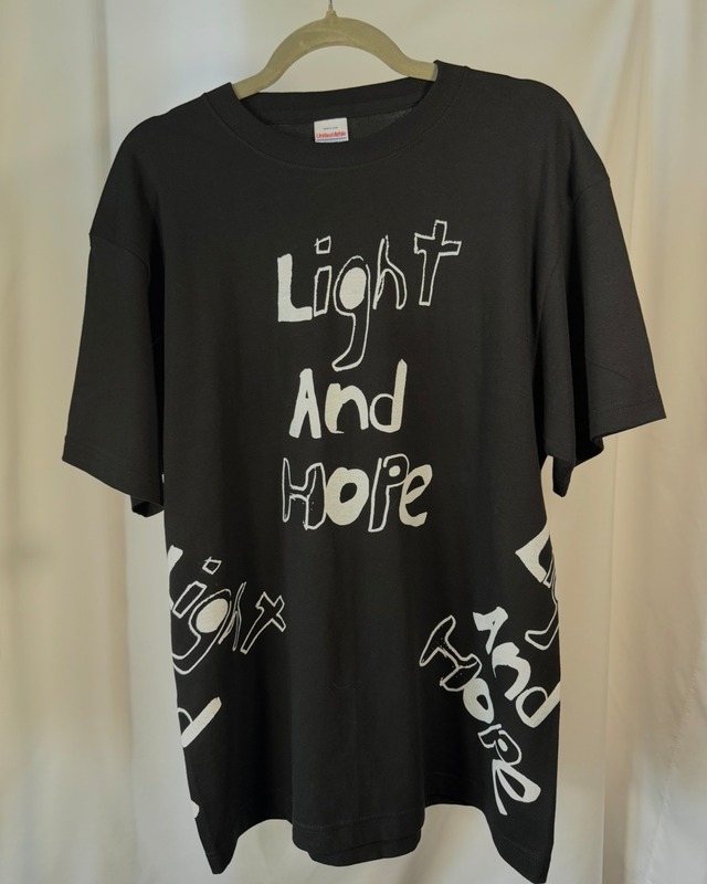 一点もの‼️ サイズLのみ　Light And Hope Black Tシャツ (White ink)
