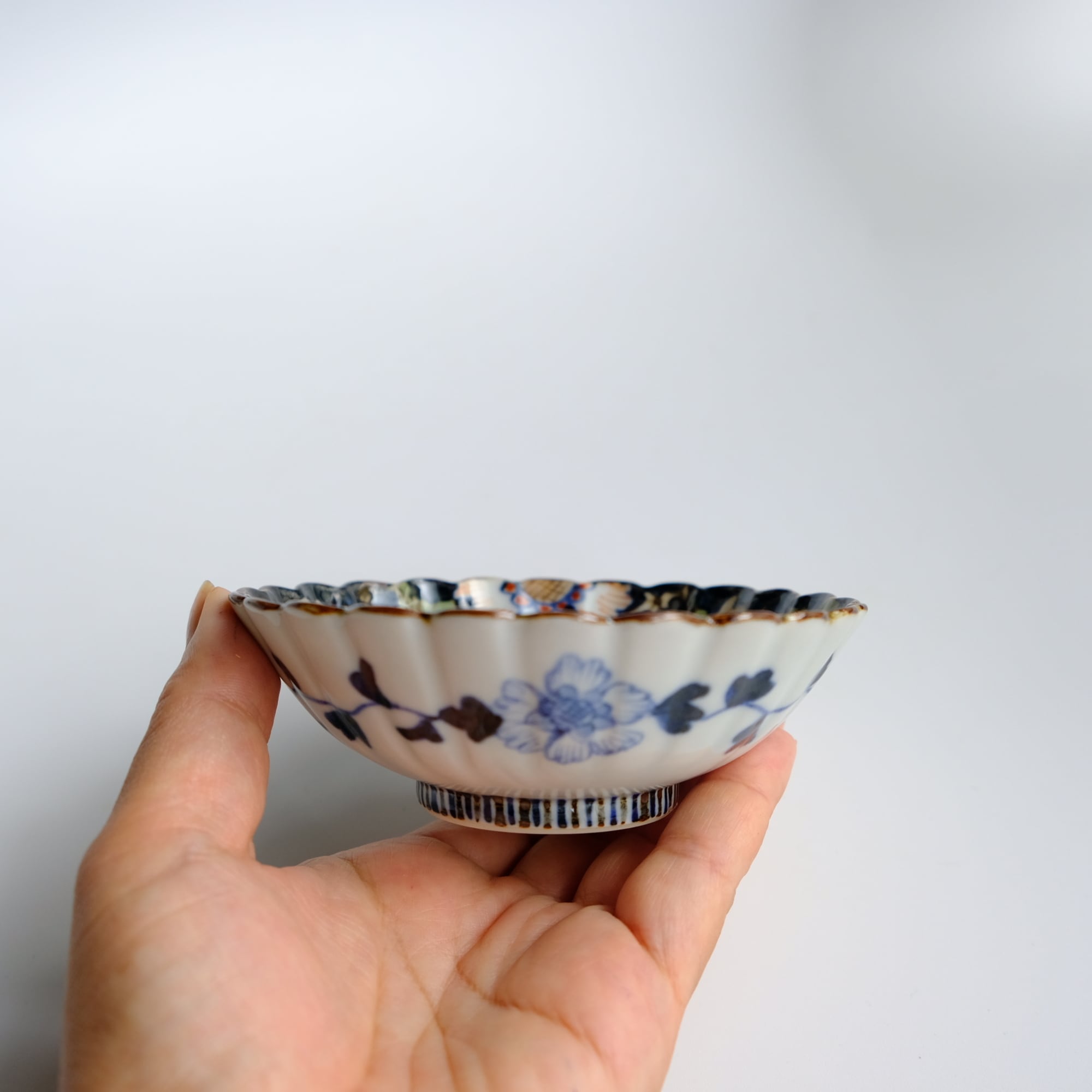 33 稲葉カヨ 菊型小鉢 地ダミ福キング牡丹唐草 Kayo Inaba Side dish