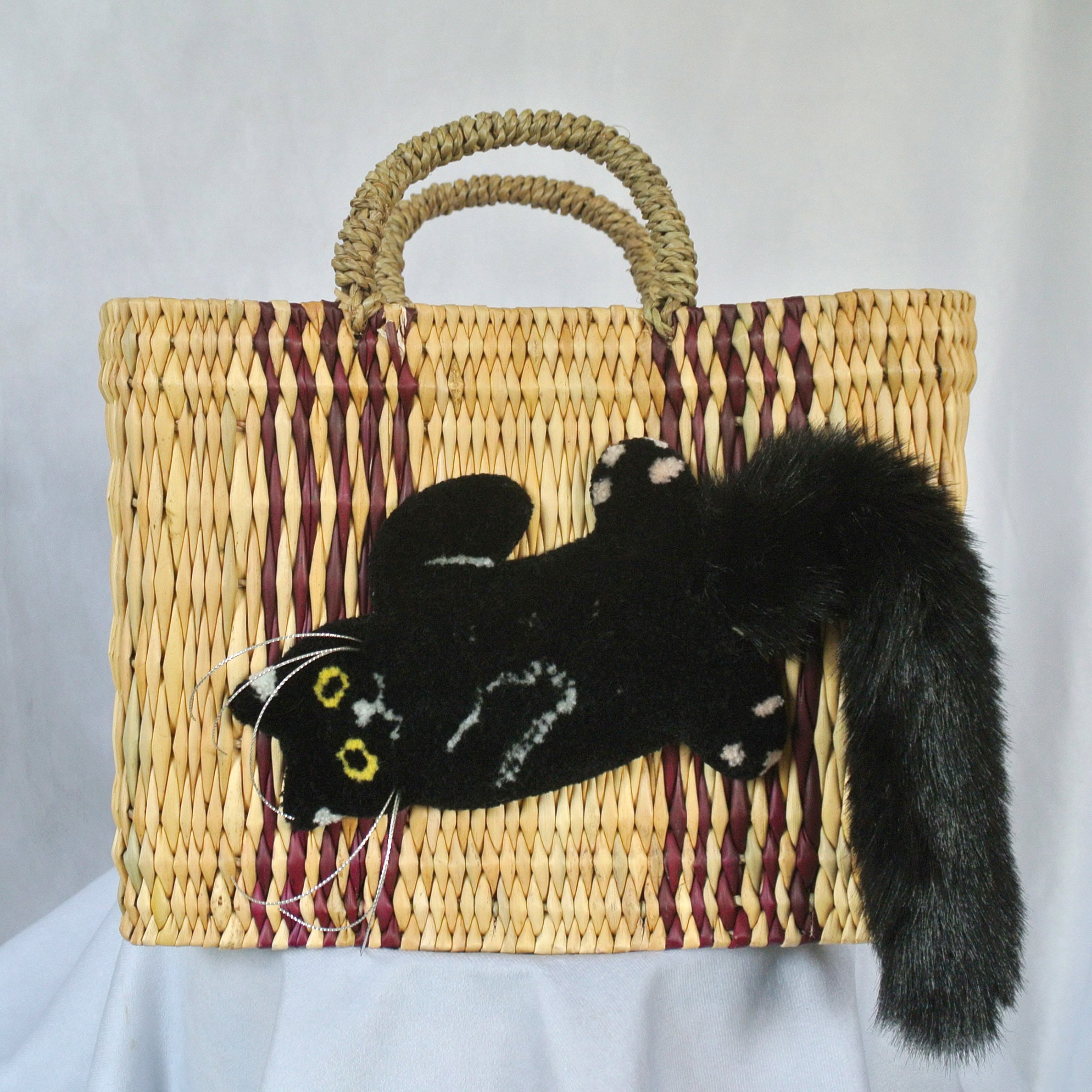 CAT IN DA HOUSE! ON LINE STORE