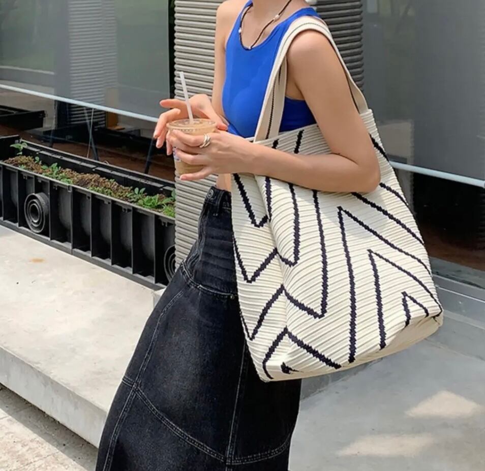 ラインデザイントートバッグ