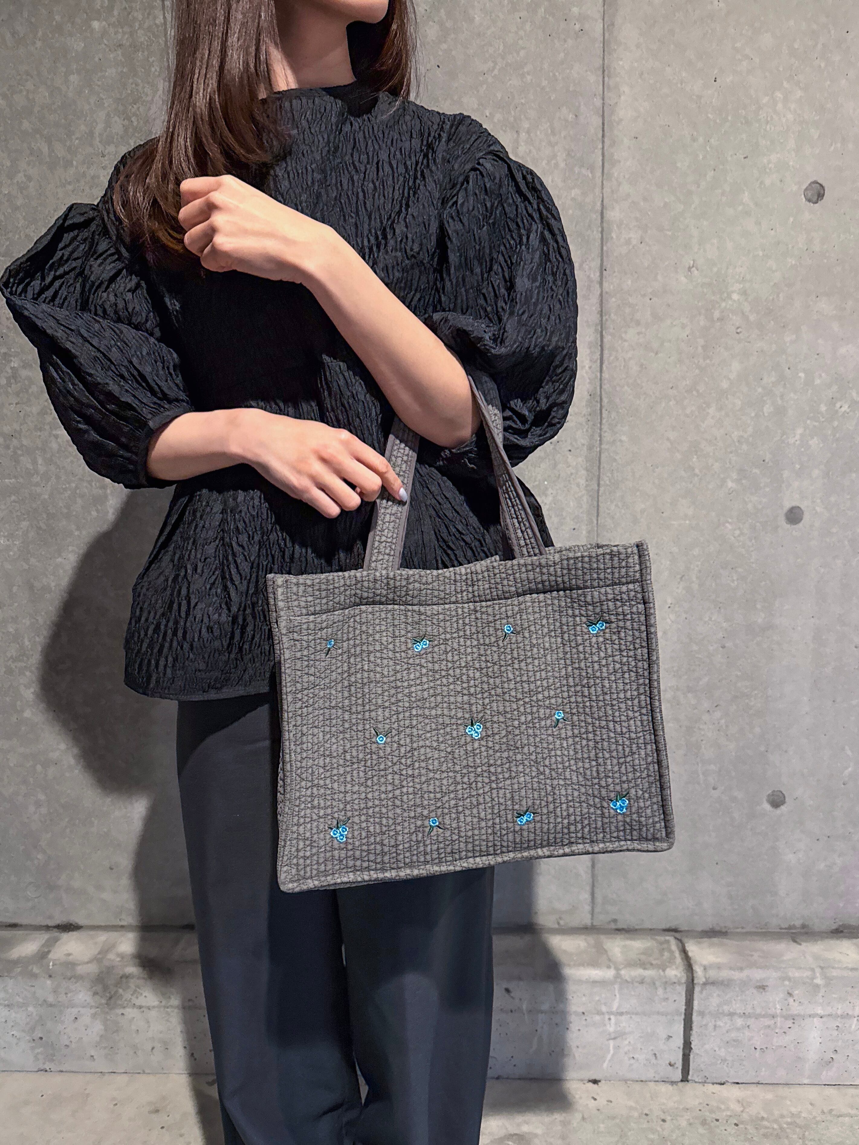 Square tote】Embroidery Medium | conforobe(コンフォローブ)