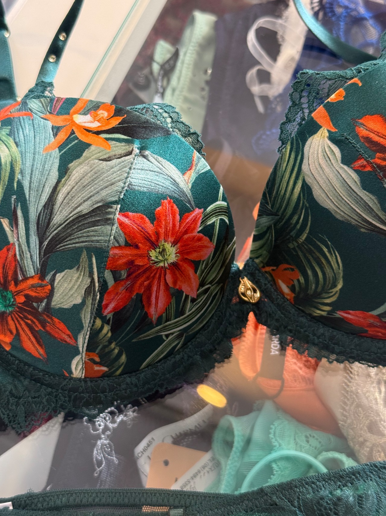 トロピカルな花々 モールドカップブラジャー  リズシャルメル