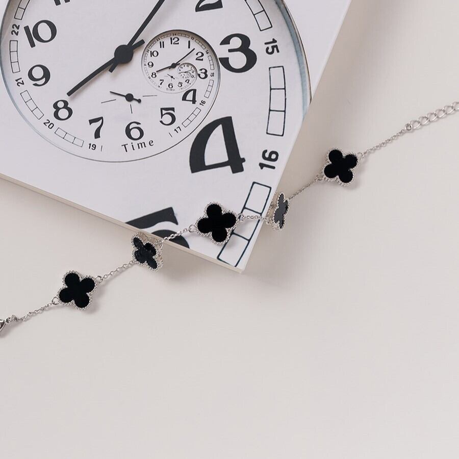 クローバー オニキス ブレスレット jhope着用