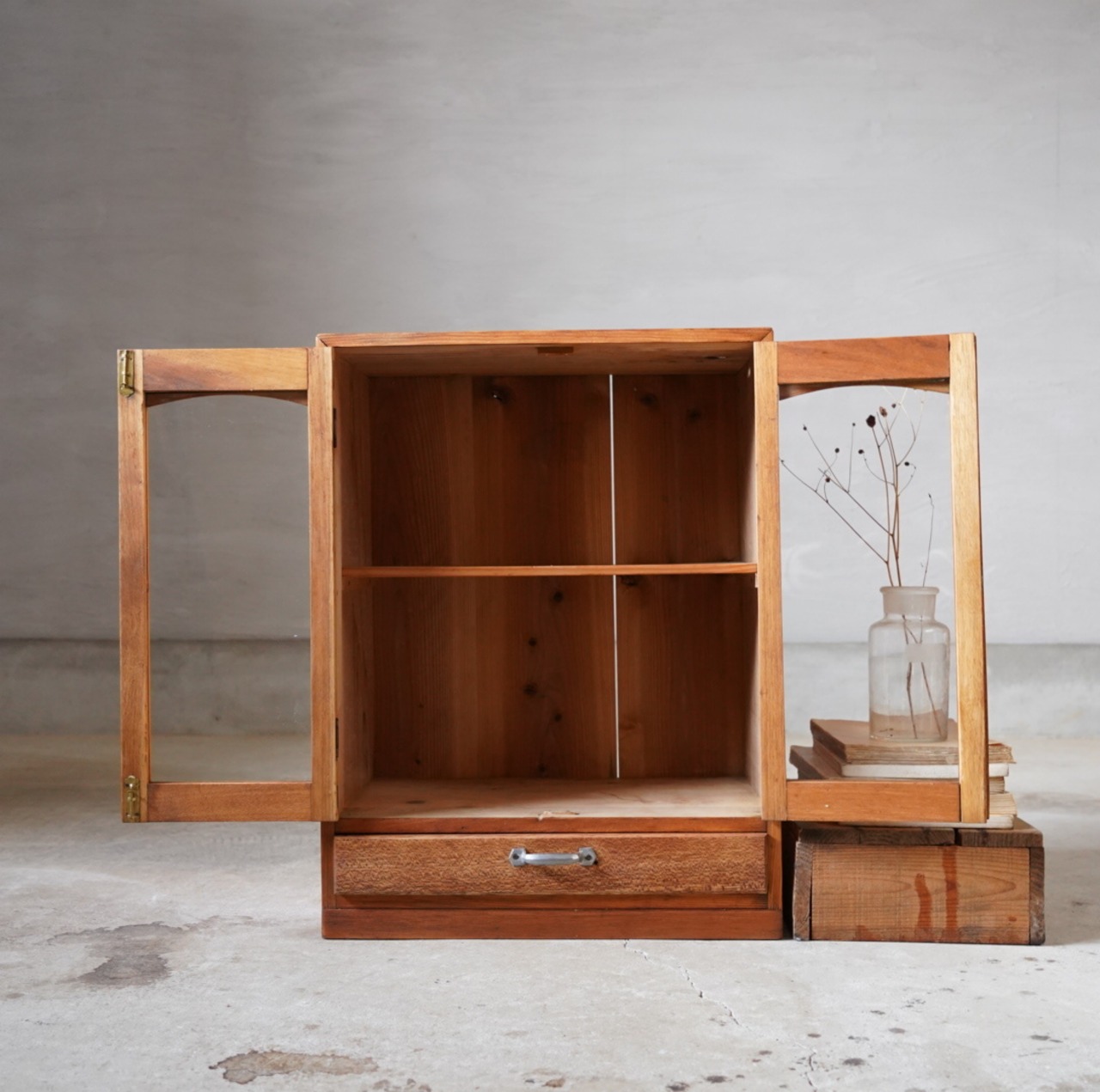古い開き戸のキャビネット | Fitzroy Furniture