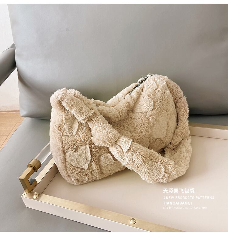 ネットレッドスモールバッグメス2020秋冬新流行ファッションアンダーアームバッグぬいぐるみチェーンショルダーメッセンジャーバッグぬいぐるみバッグ Tiancai_Wing_Bag19889676902