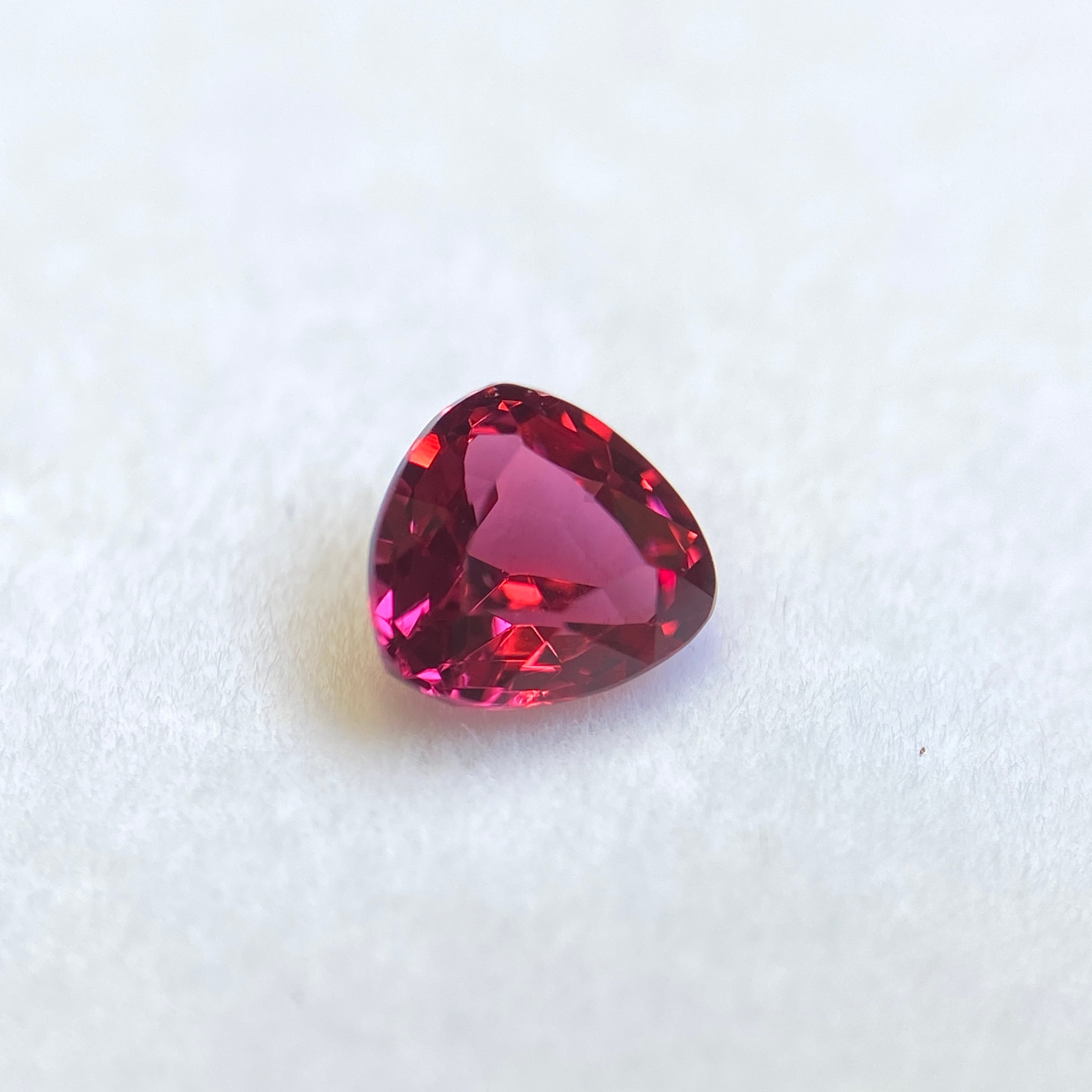 動画有】ジェダイスピネル 0.45ct ミャンマー マンシン産 GUILD鑑別書
