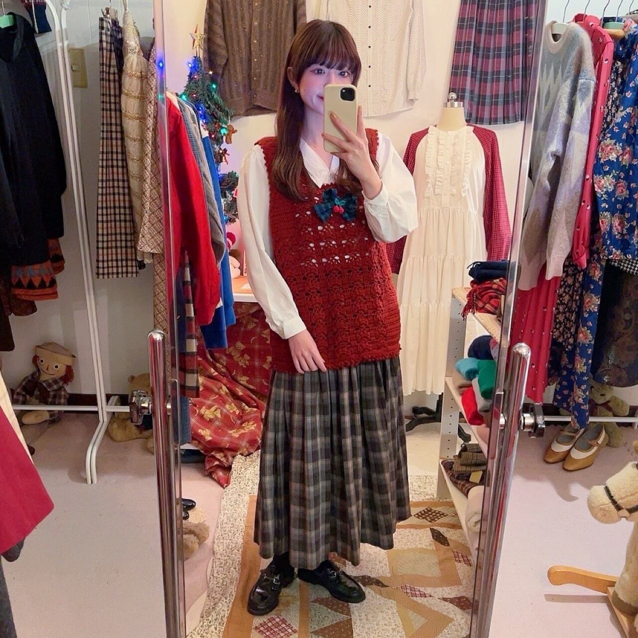 cherry brooch bordeaux crochet vest