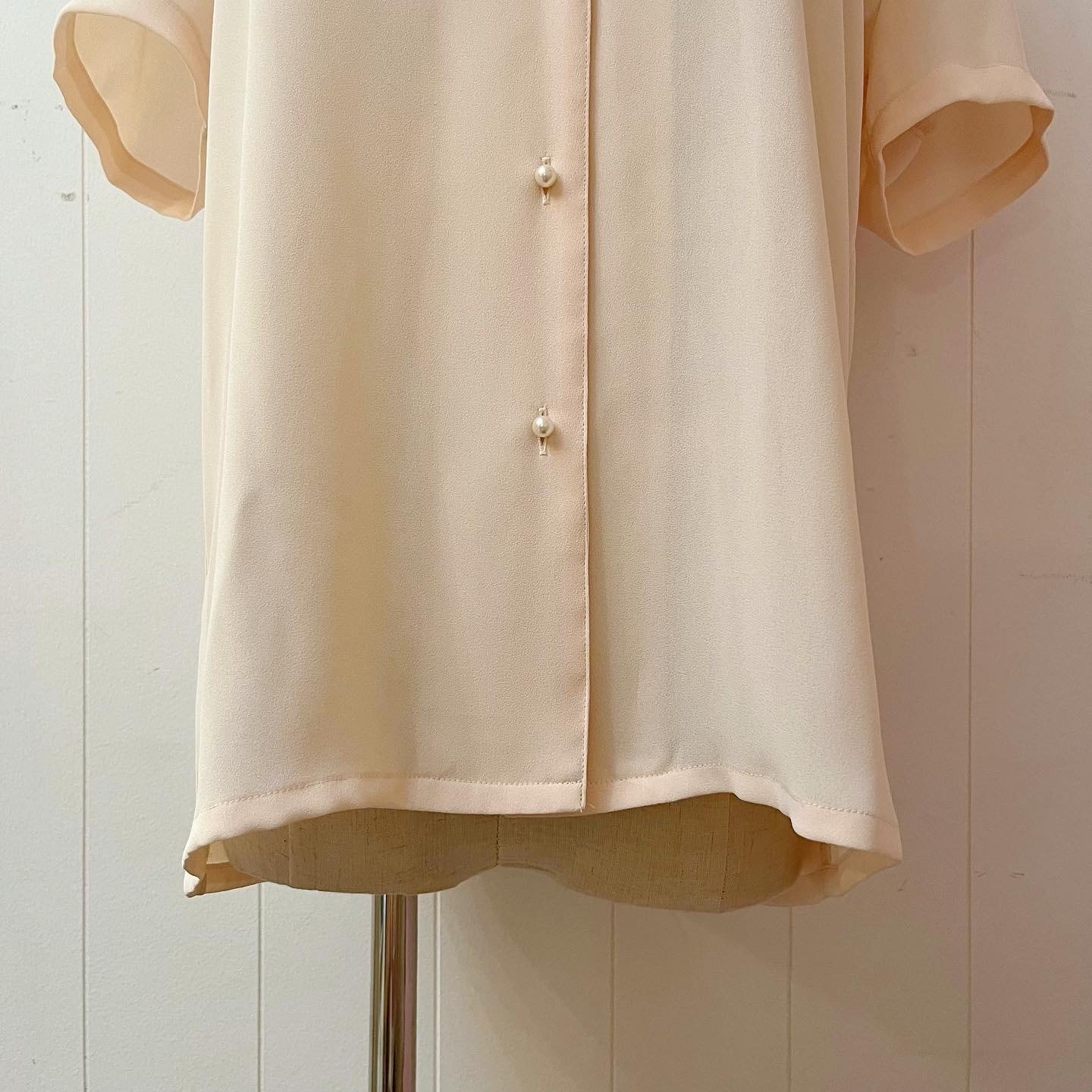 cream lace collar pearl button blouse