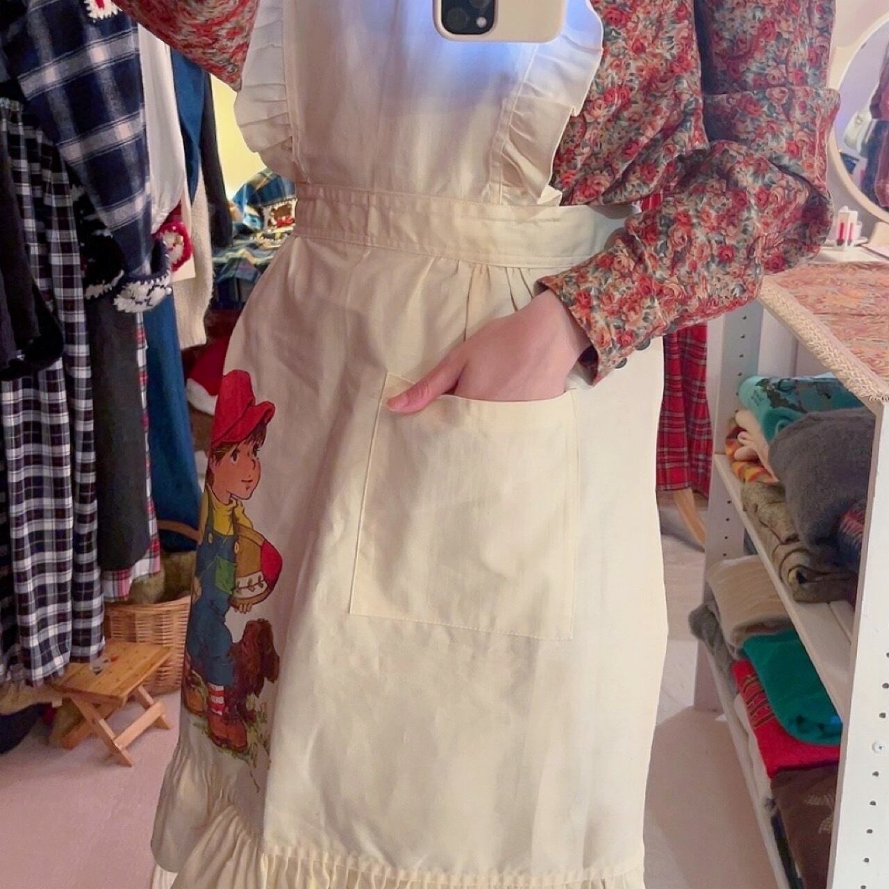 dog & boy cream frill apron