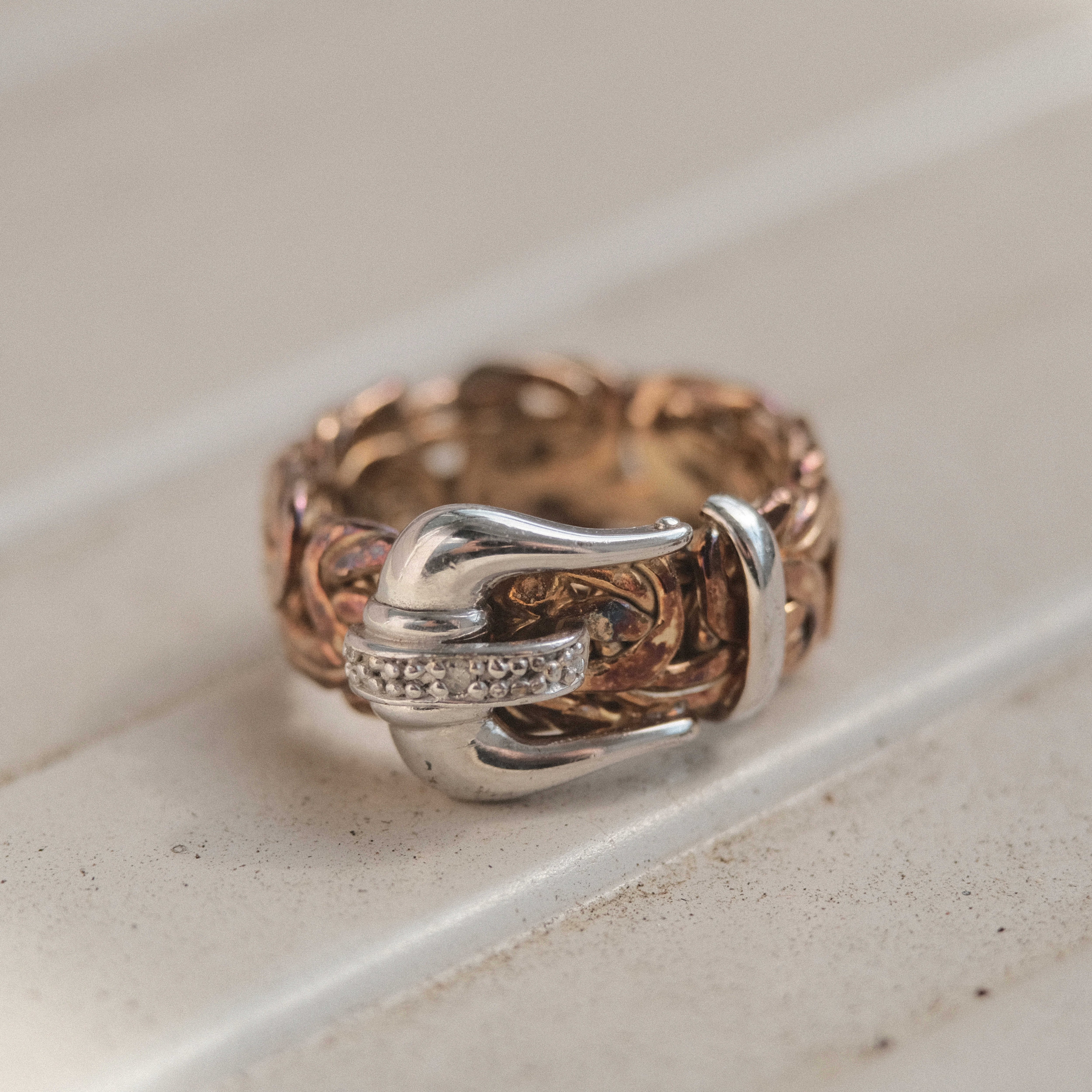 Vintage gold and onyx Playboy signet ring | H2 Vintage