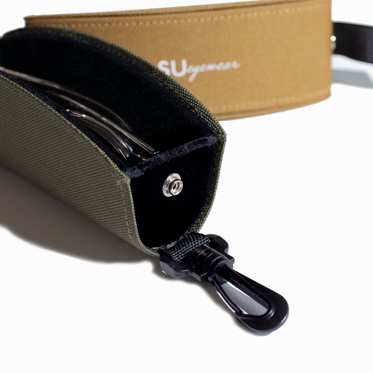 フック付き縦型ポーチ | CASU eyewear