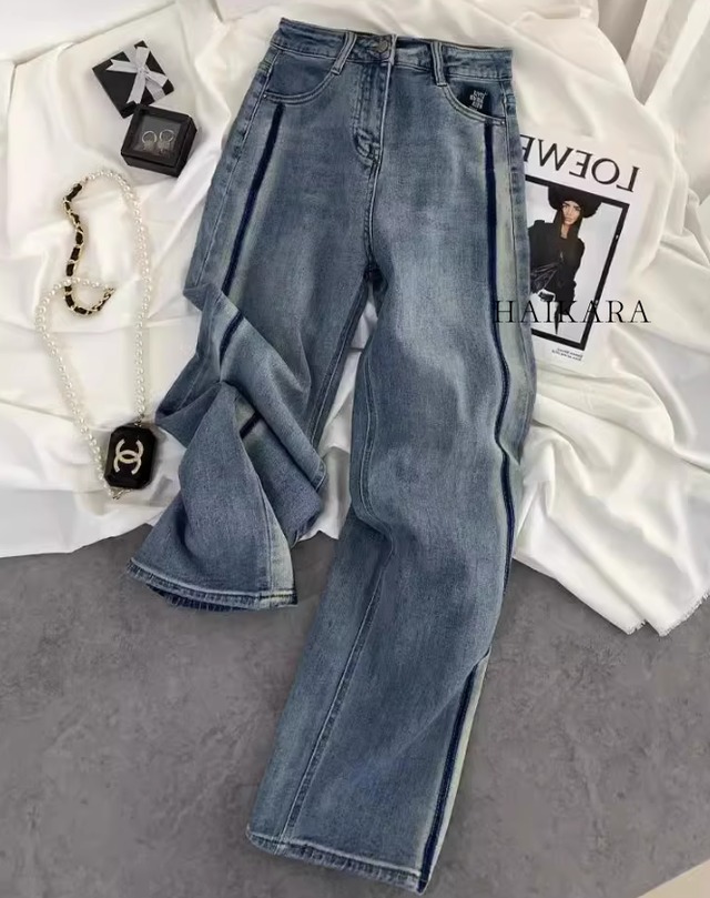 Casual high waist jeans with black lines