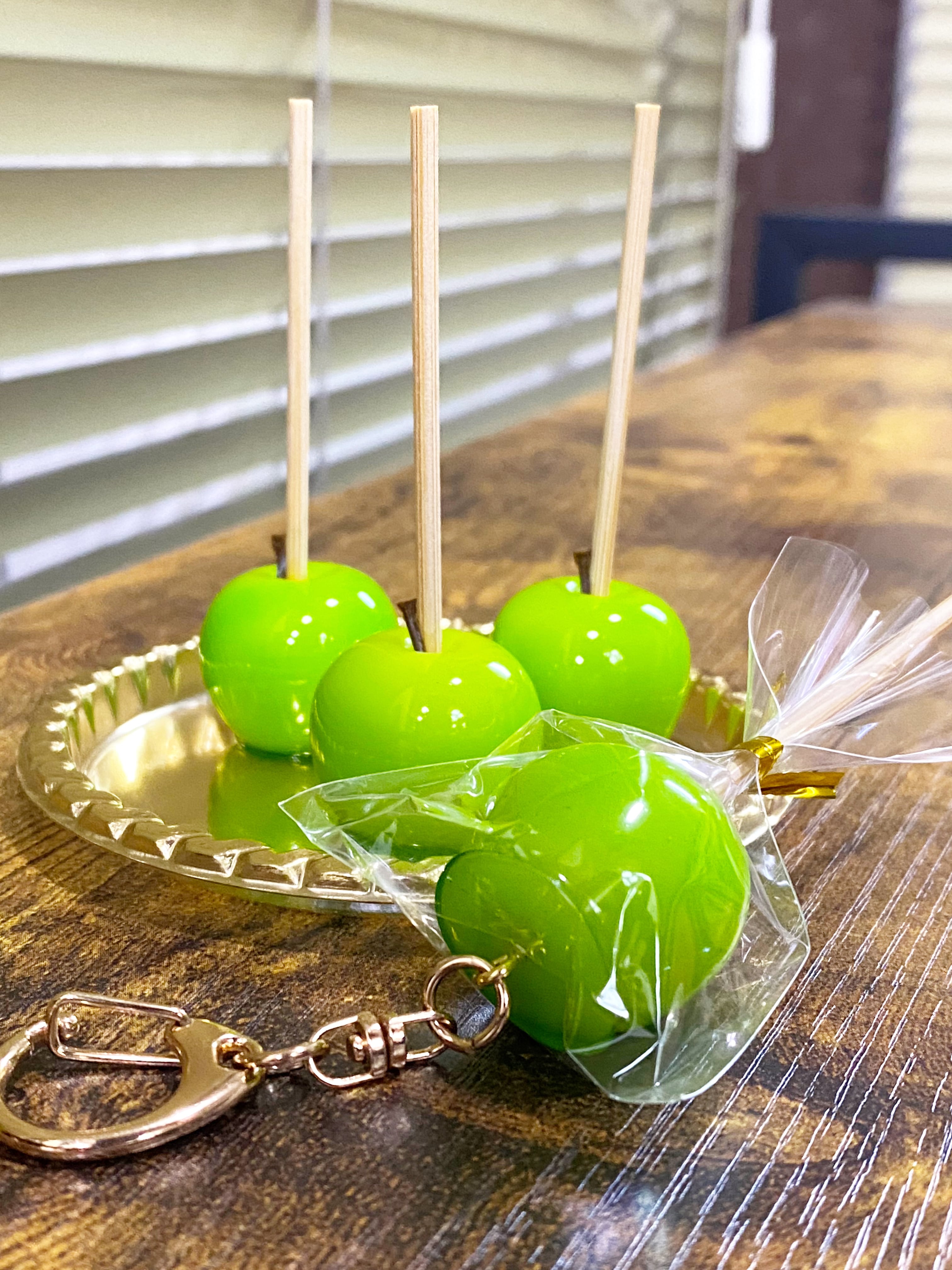 青りんご飴キーホルダー | ハンドワークス レナイン ONLINE SHOP