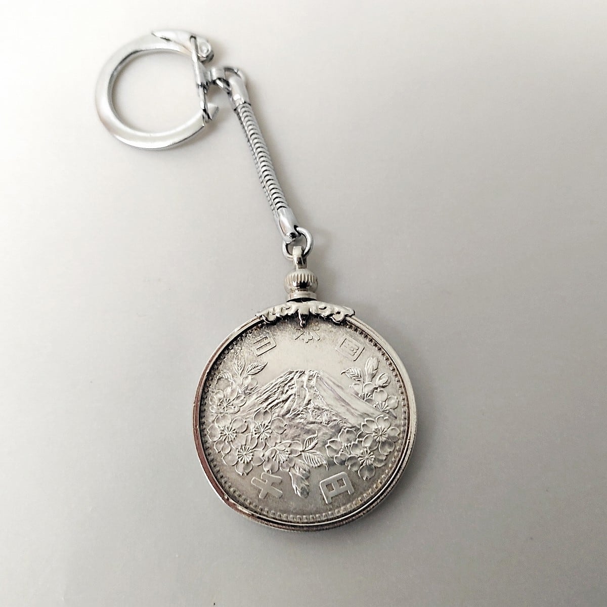 東京オリンピック 記念硬貨 千円銀貨 ３枚セット 状態良好 東京オリンピック・千円銀貨・記念硬貨・キーホルダー・レトロコイン・1964年・No.230219-37・梱包サイズ60  | リサイクルショップ宝さがし