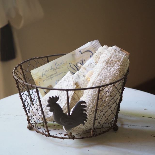 【Petite Chance】ニワトリ2羽付き アイアンのパンかご