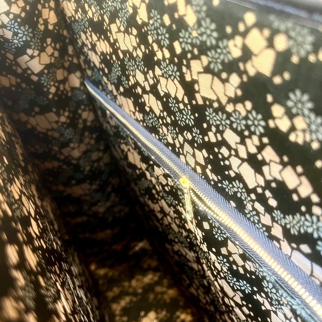nternational Japan Fashion Gala 2026 Exclusive | Hokusai “The Great Wave” – Walnut × Nishijin Textile × Washi Tatami Bag