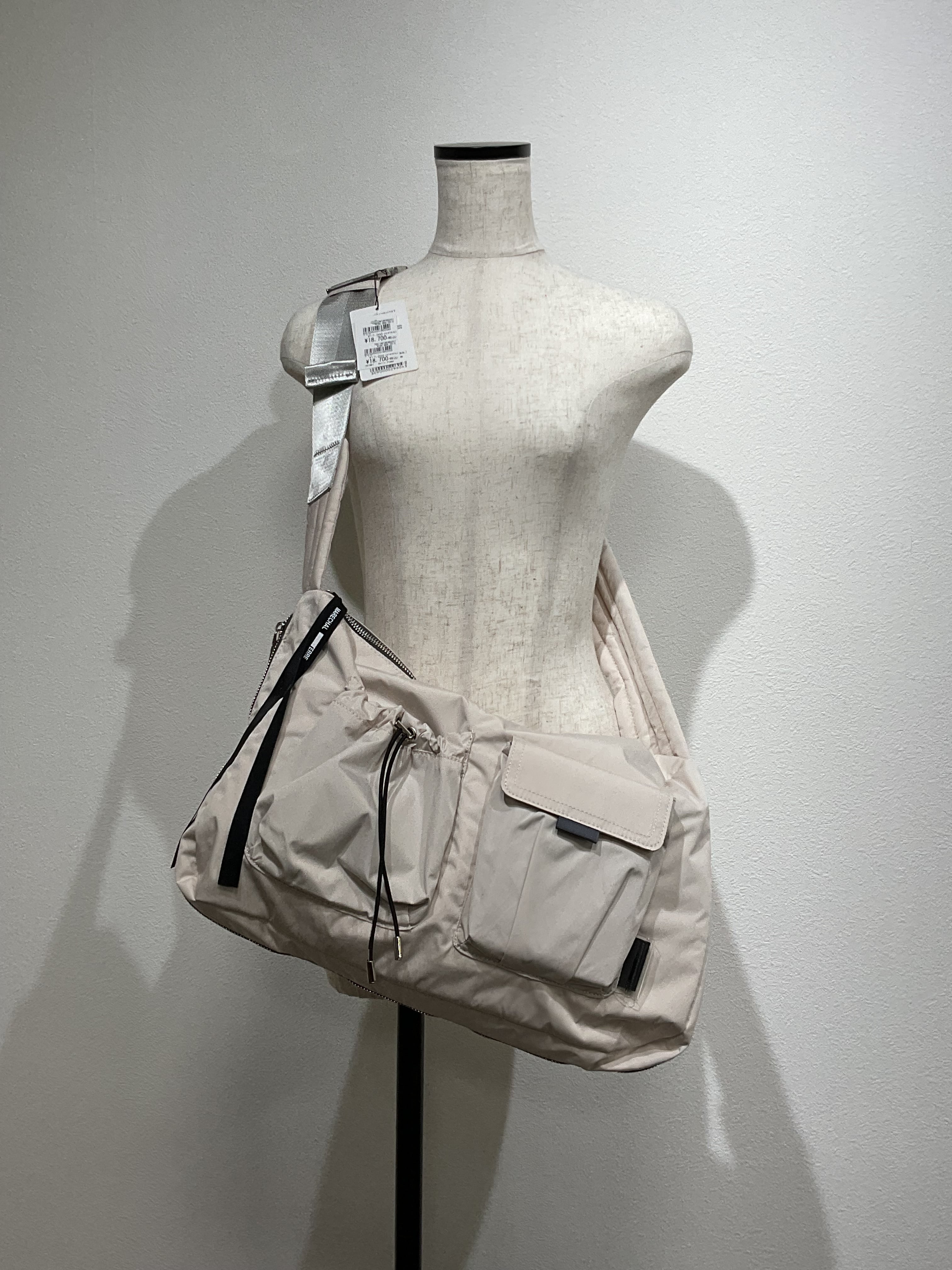 再入荷AMIACALVA(アミアカルヴァ) Gabardine Body bag black-(F-009