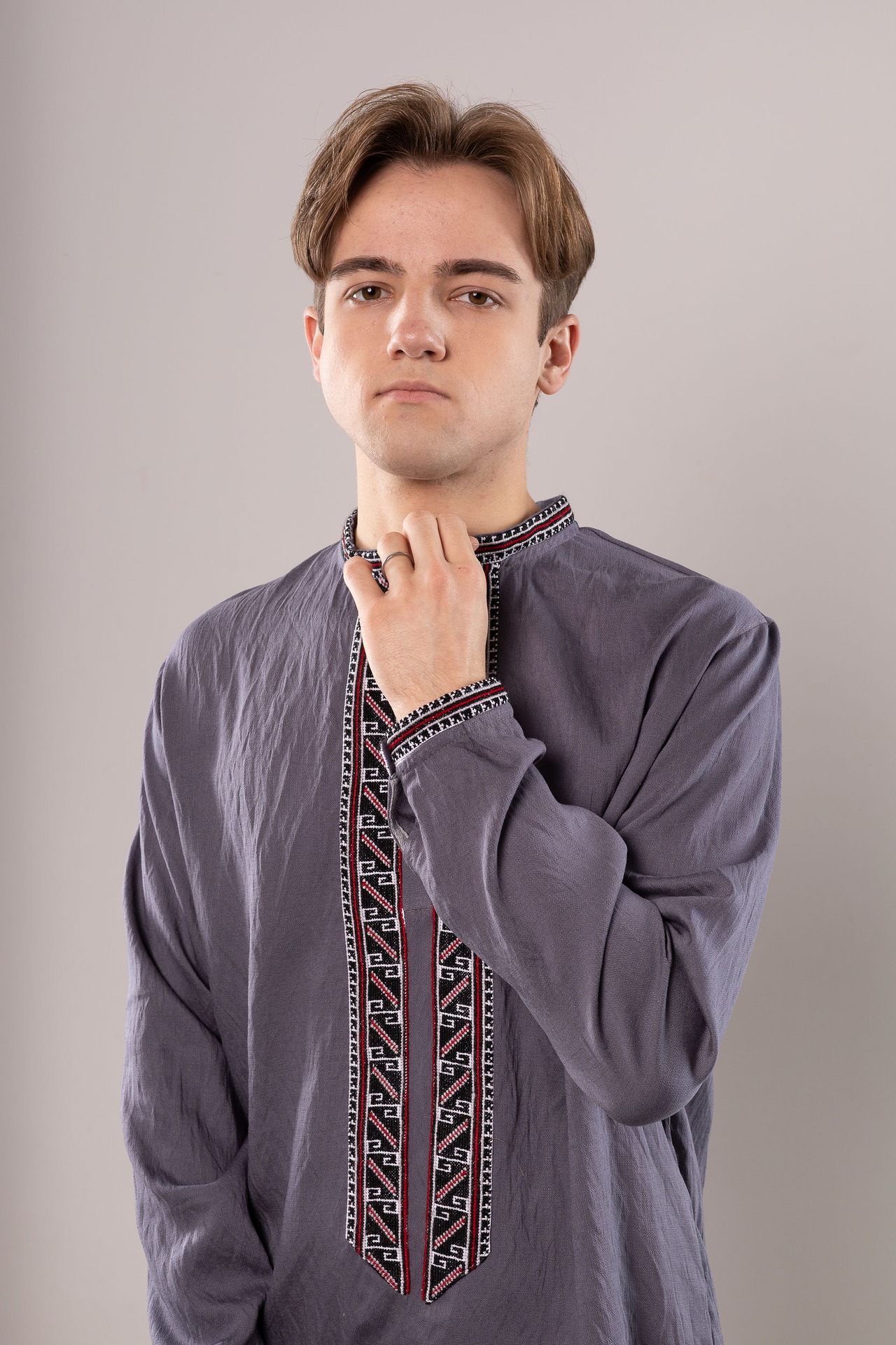 ウクライナ刺繍ヴィシヴァンカ　クロスステッチ手刺繍　XLサイズ　メンズ - 1