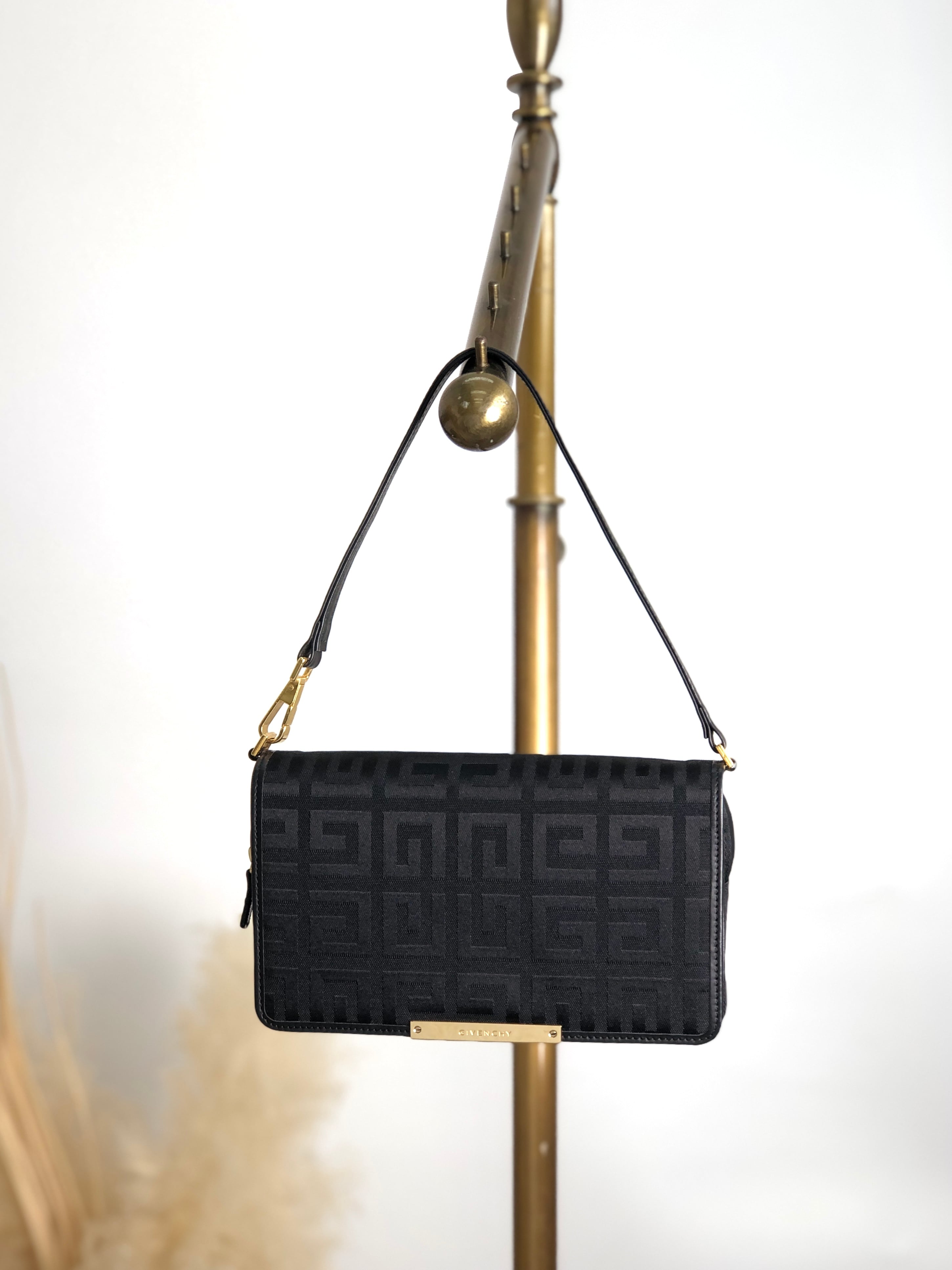 GIVENCHY ジバンシィ4Gジャガードブラックミニドレス　Sサイズ GIVENCHY ジバンシィ ハンドバッグ ブラック ロゴ ジャガード レザー