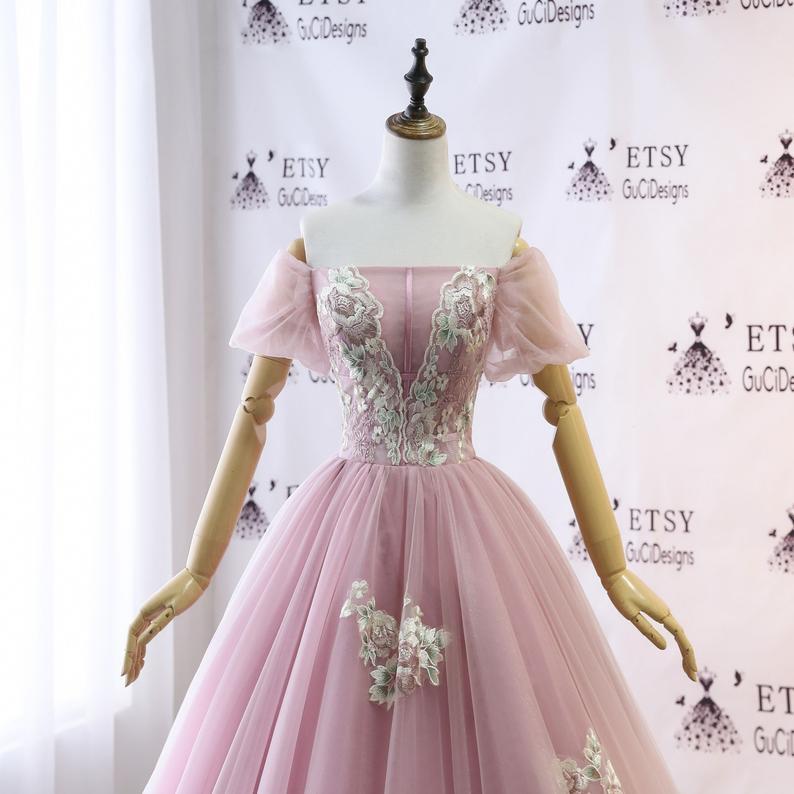 お花のデザインが可愛い 裾はチュールのオフショルロングドレス お花のデザインが可愛い 裾はチュールのオフショルロングドレス