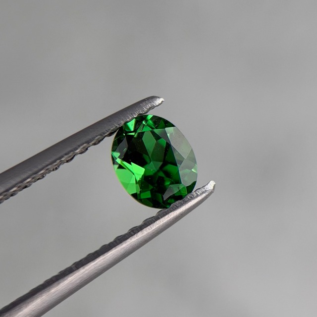 クロムトルマリン 5.1x4.1mm, 0.38ct, タンザニア産