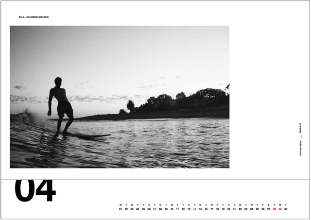 2024/2025 Calendar -12 Surfing Photographer-