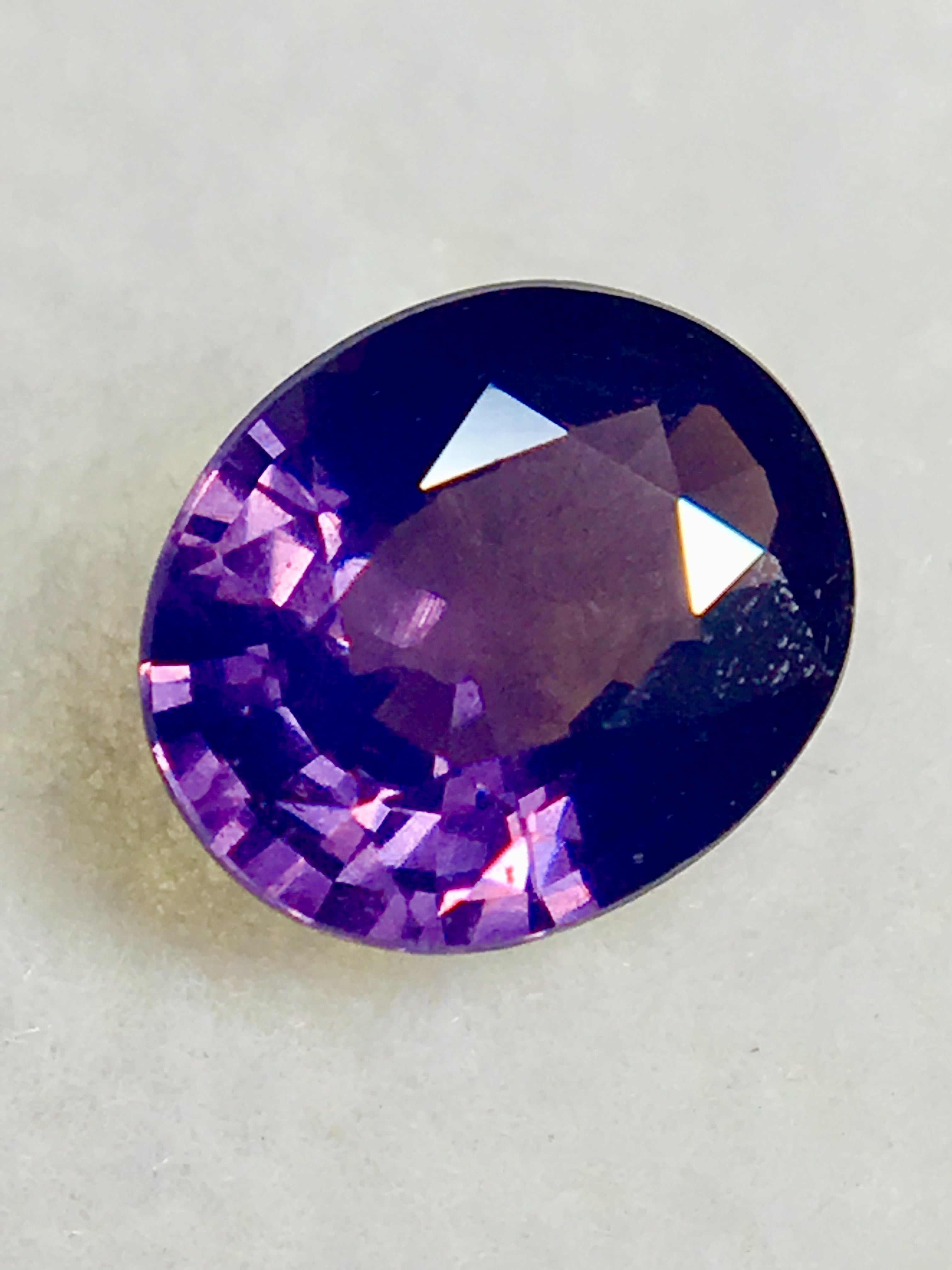 妖しげなふたつの魅力 0.9ct UP 天然 シルキー カラーチェンジ