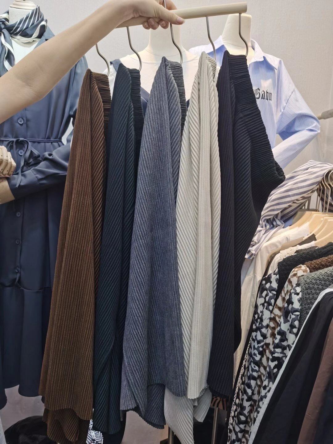 バックスリットリブニットスカート