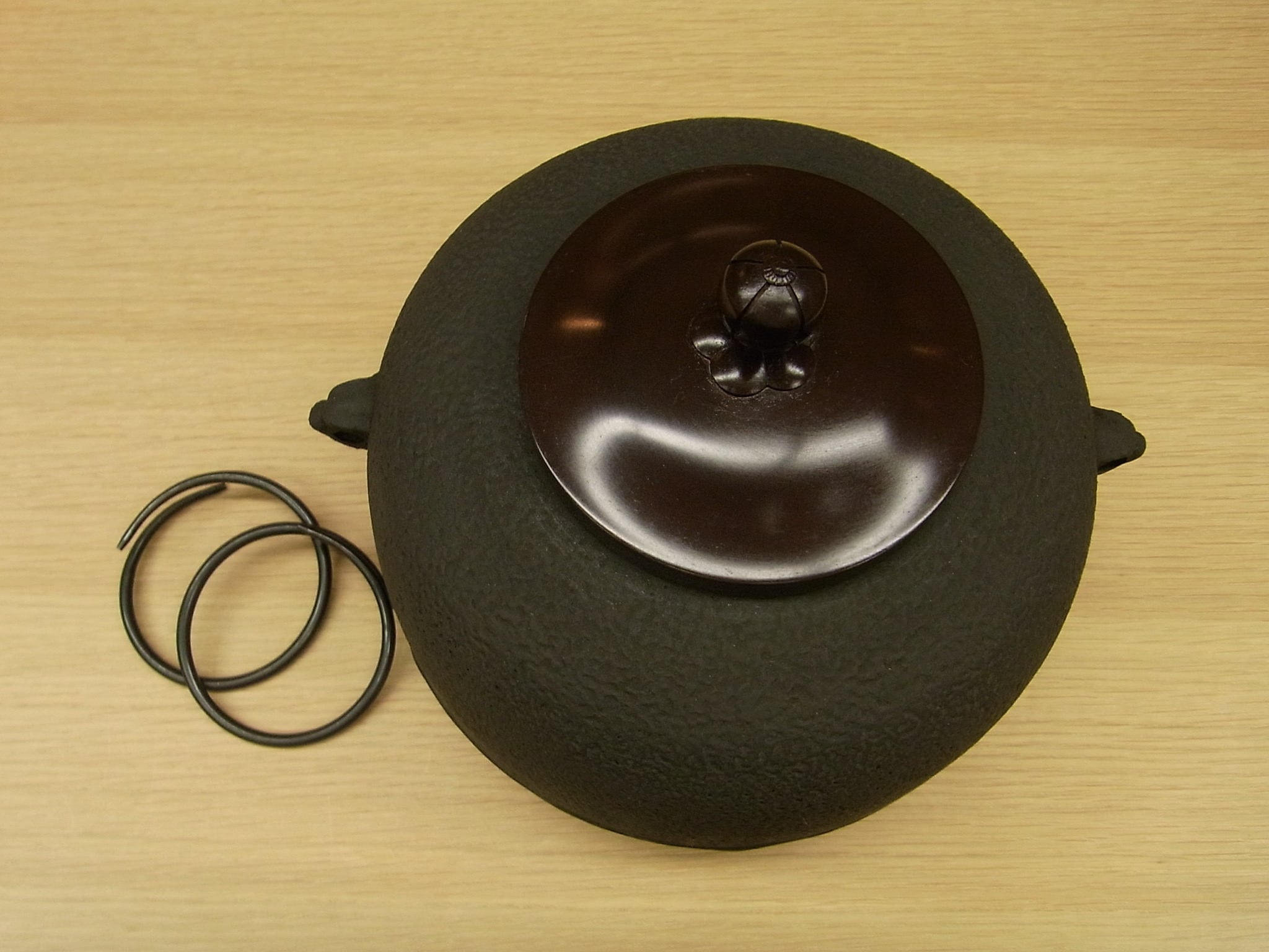 日本製 風炉釜 尻張り 利休好み写し 鐶付き | 小林漆陶