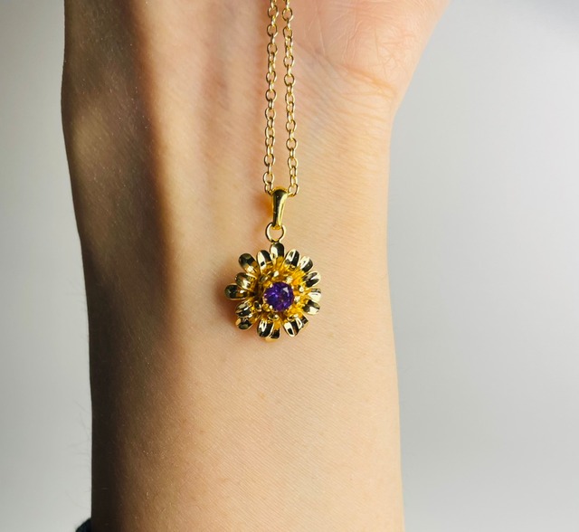 菊の花のネックレス｜宝石の花ペンダント