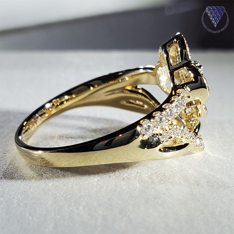 豪華❣️D0.50CT✨V字❗️k18フラワーダイヤモンドリング　k18ダイヤリング