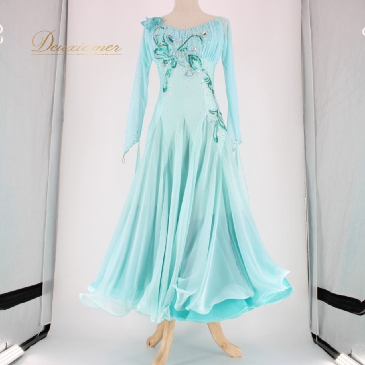 社交ダンス 衣装 スタンダード ドレス ワンピース パーティドレス Create-Sun クリエイトサン ライトブルー系 水色 レース 派手 発表会 ラインストーン フロート ふんわり広がる シルエット エレガント 夏用 高品質 伸縮性 発表会用 フェスティバル 洋服 レディース スマートカジュアル 動きやすい