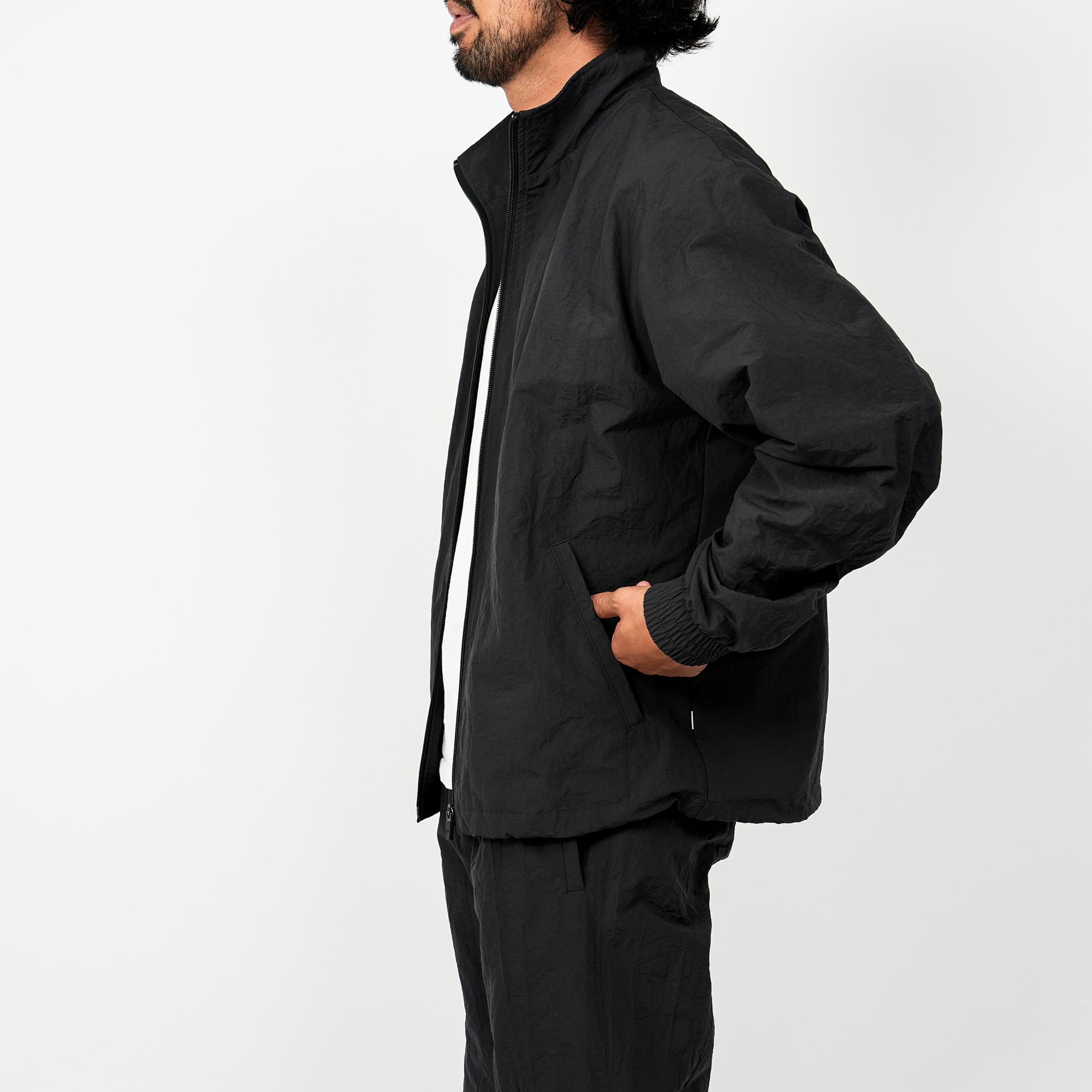 Recycled Nylon Water-repellent Zip-up Jacket (Black)